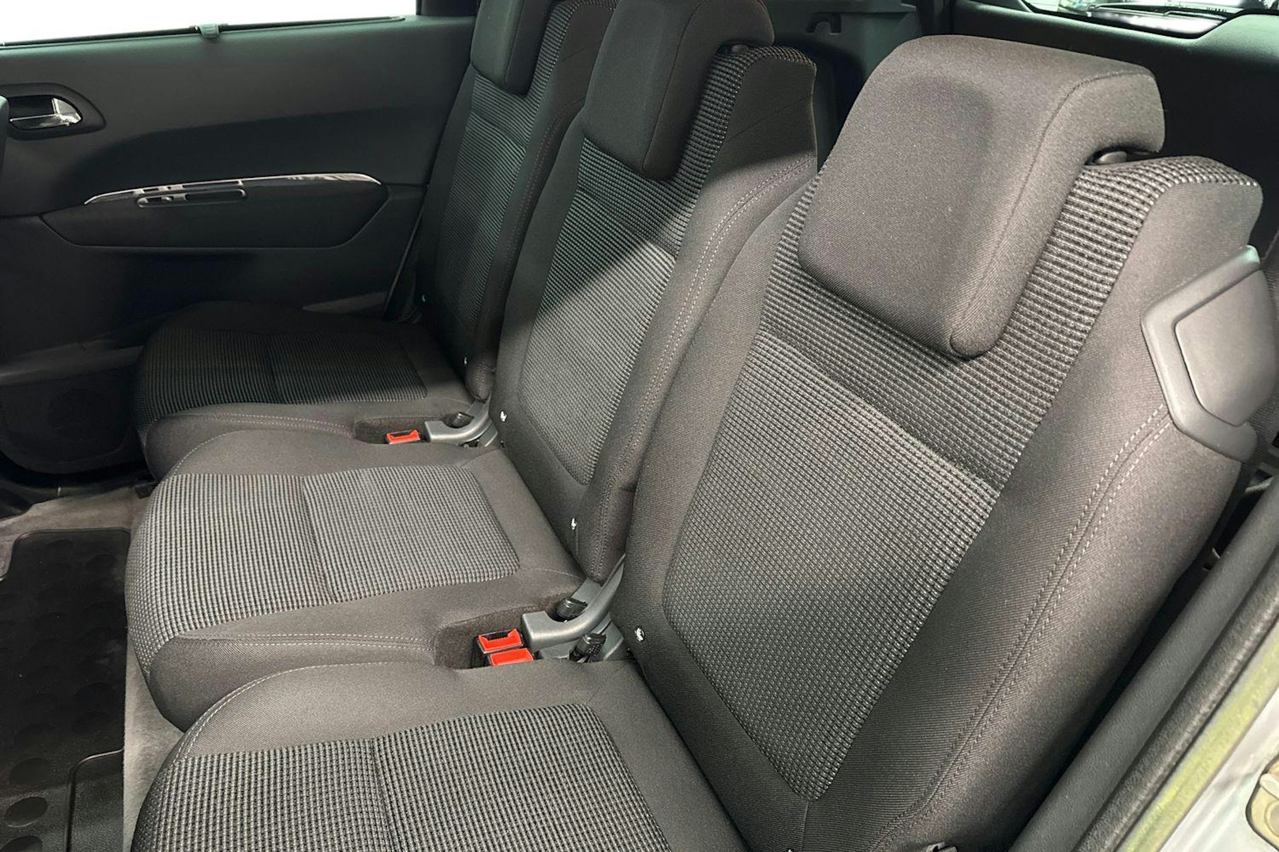 harmaa Peugeot 5008 2012 kuva 10.