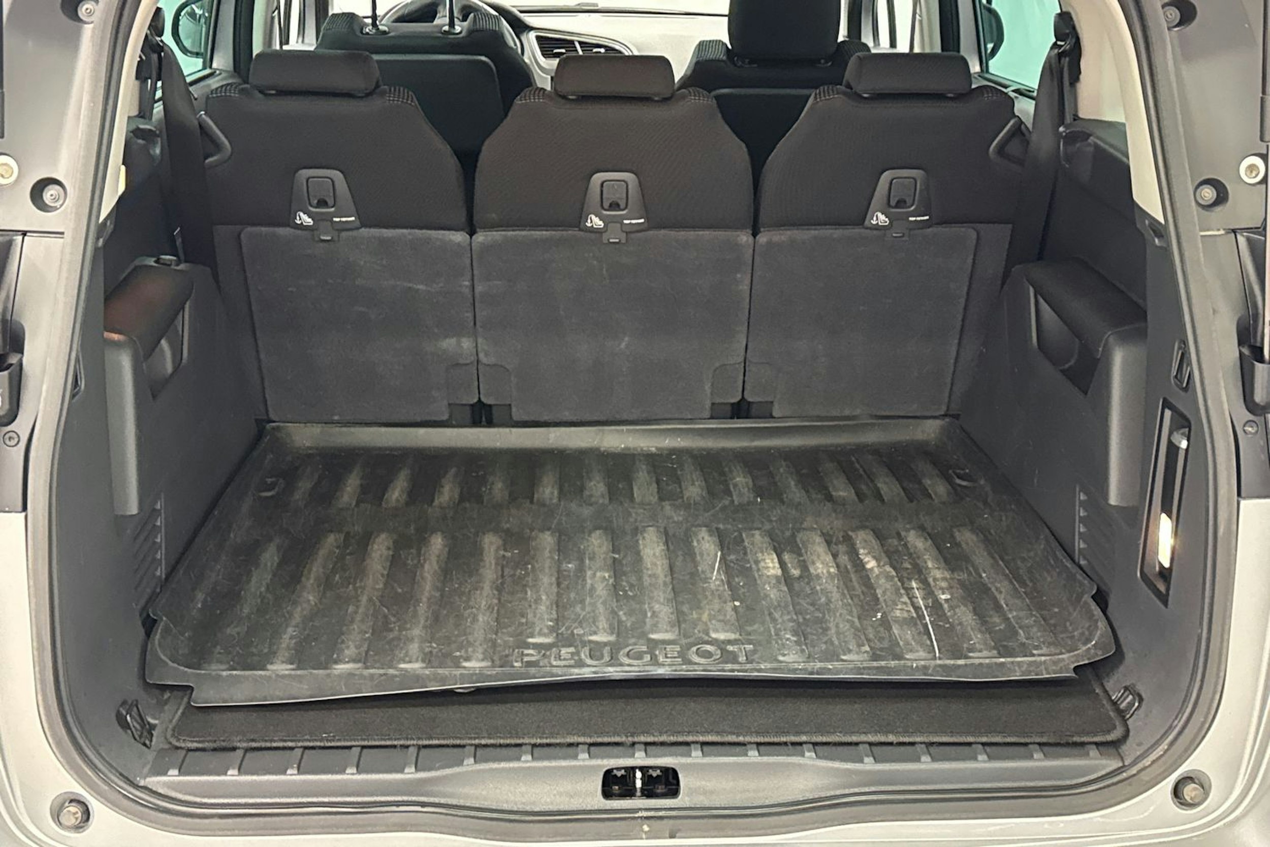 harmaa Peugeot 5008 2012 kuva 16.