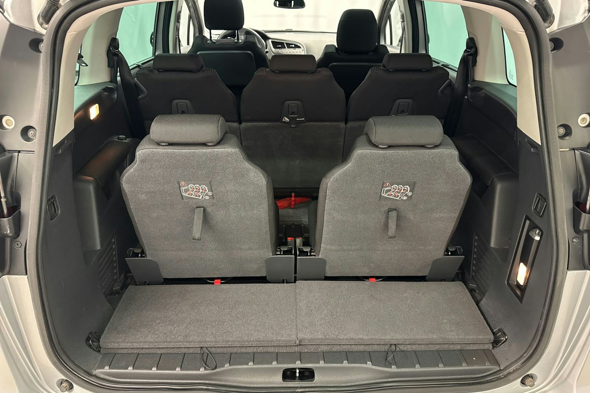 harmaa Peugeot 5008 2012 kuva 17.