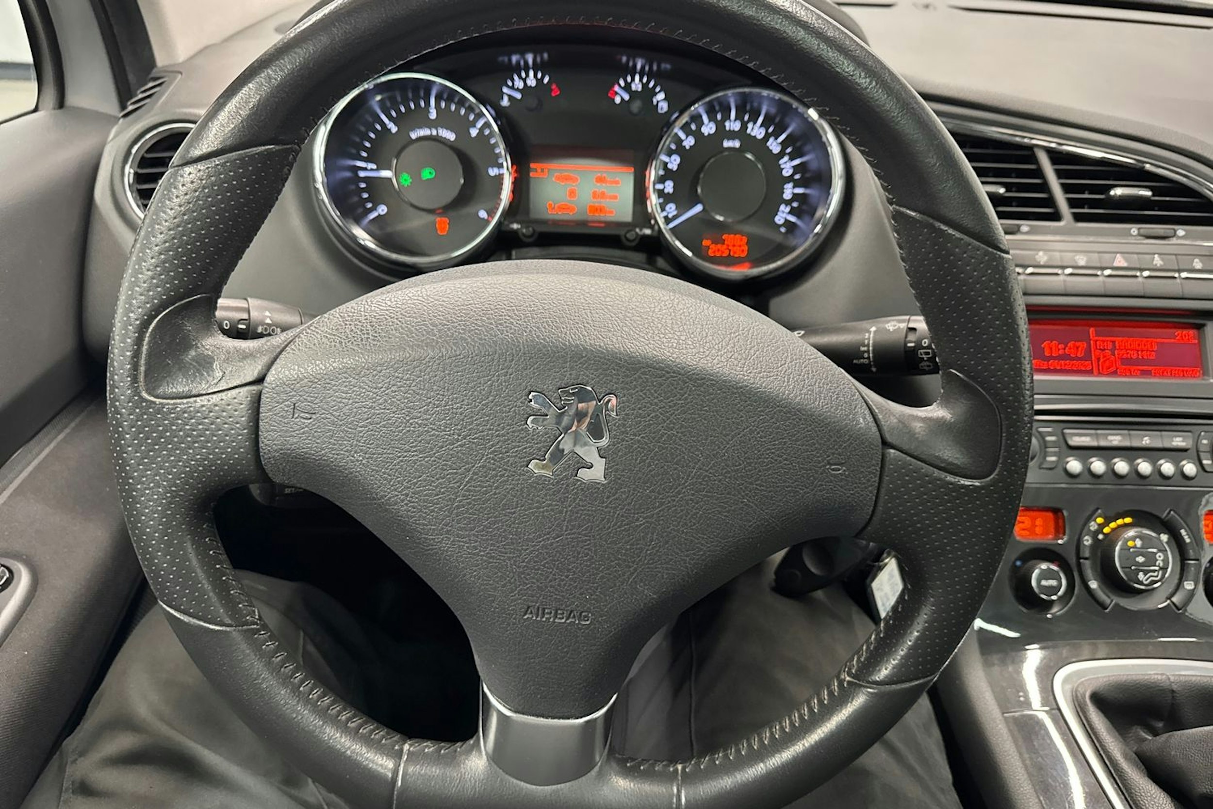 harmaa Peugeot 5008 2012 kuva 21.