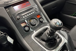 harmaa Peugeot 5008 2012 kuva 23.