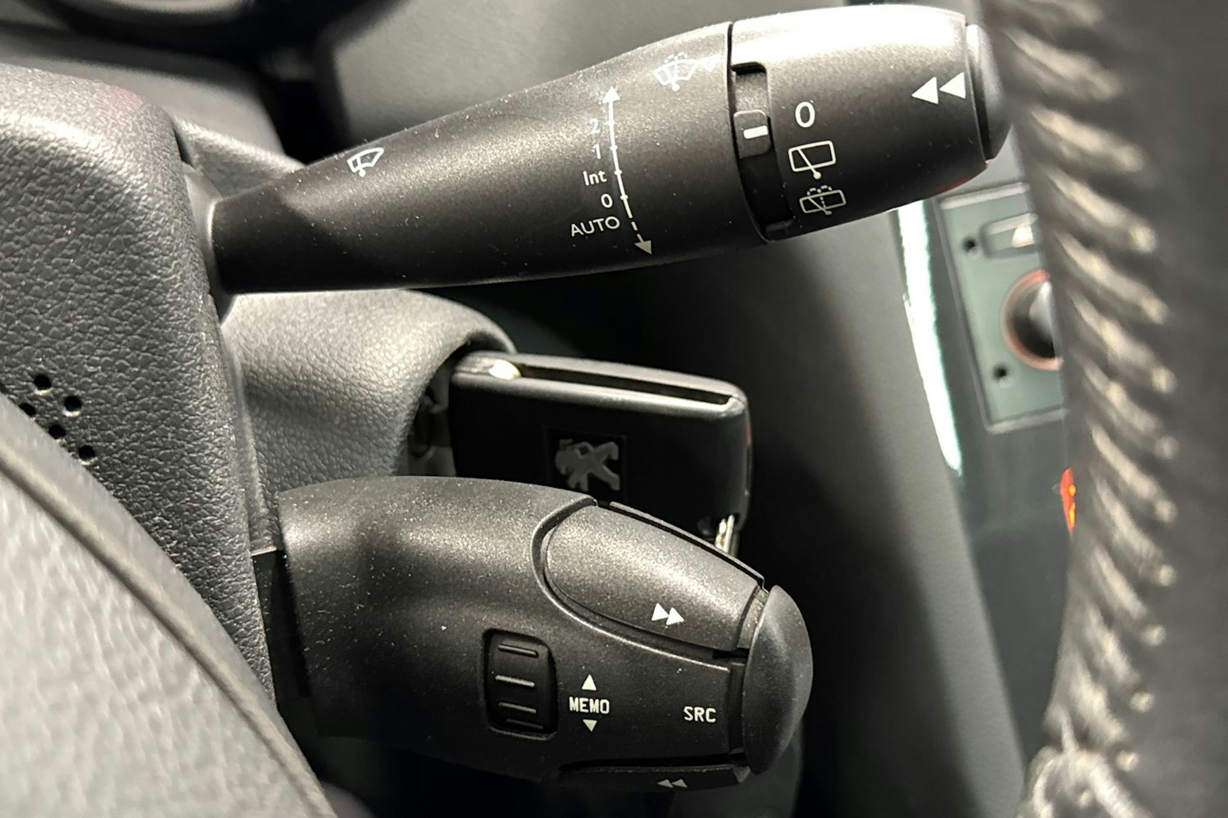 harmaa Peugeot 5008 2012 kuva 25.