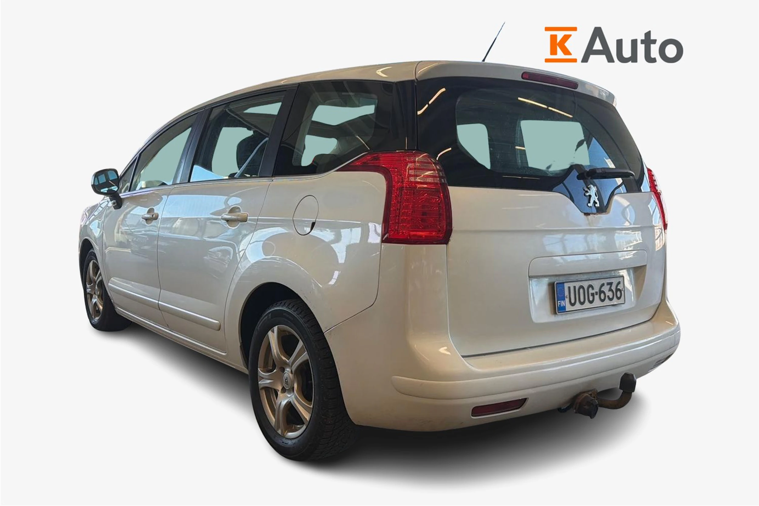 Valkoinen Peugeot 5008 2012 kuva 3.