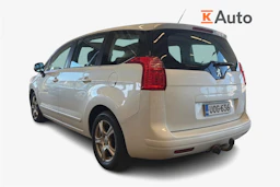 Valkoinen Peugeot 5008 2012 kuva 3.