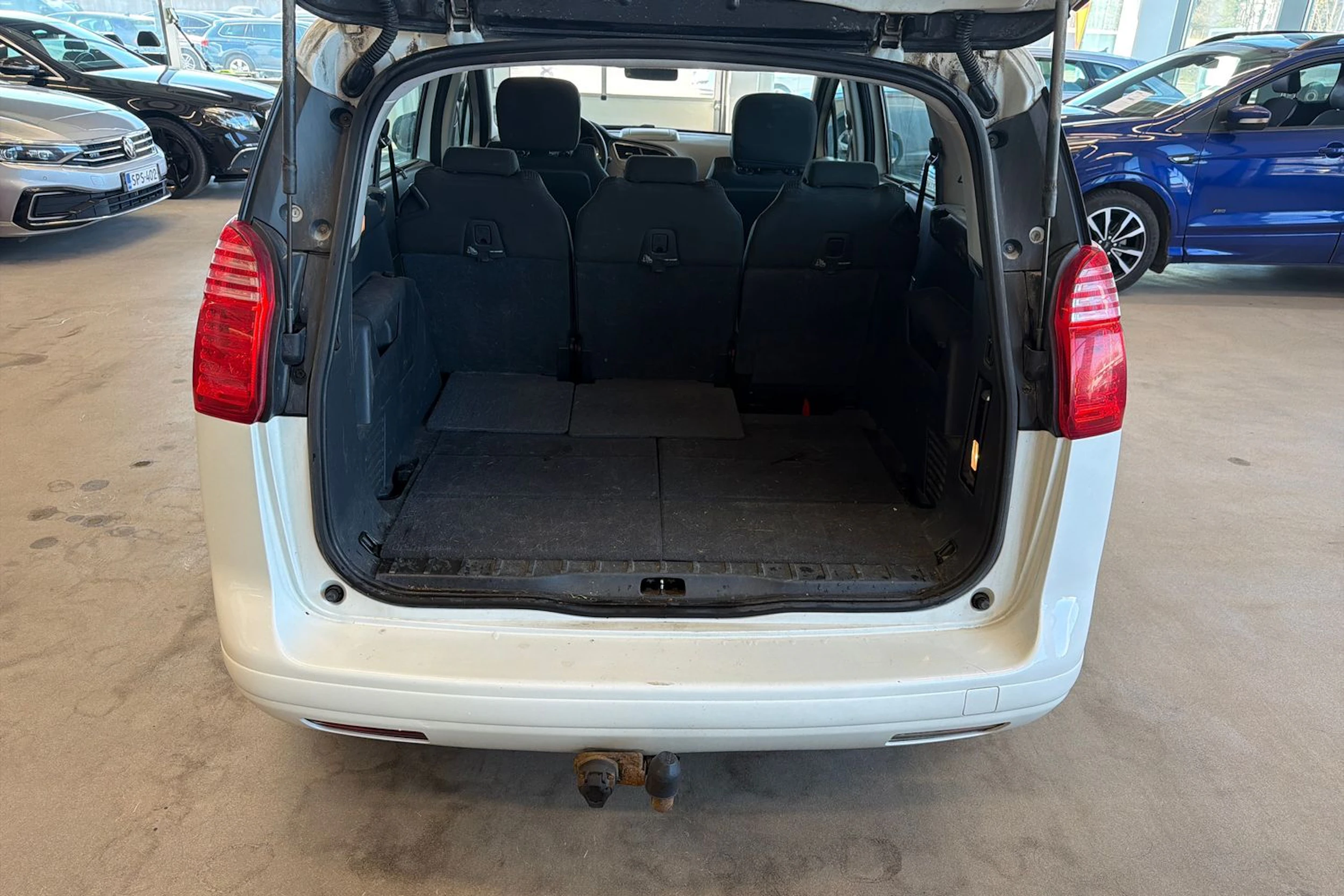 Valkoinen Peugeot 5008 2012 kuva 15.
