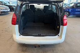 Valkoinen Peugeot 5008 2012 kuva 15.
