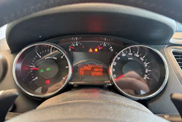 Valkoinen Peugeot 5008 2012 kuva 19.