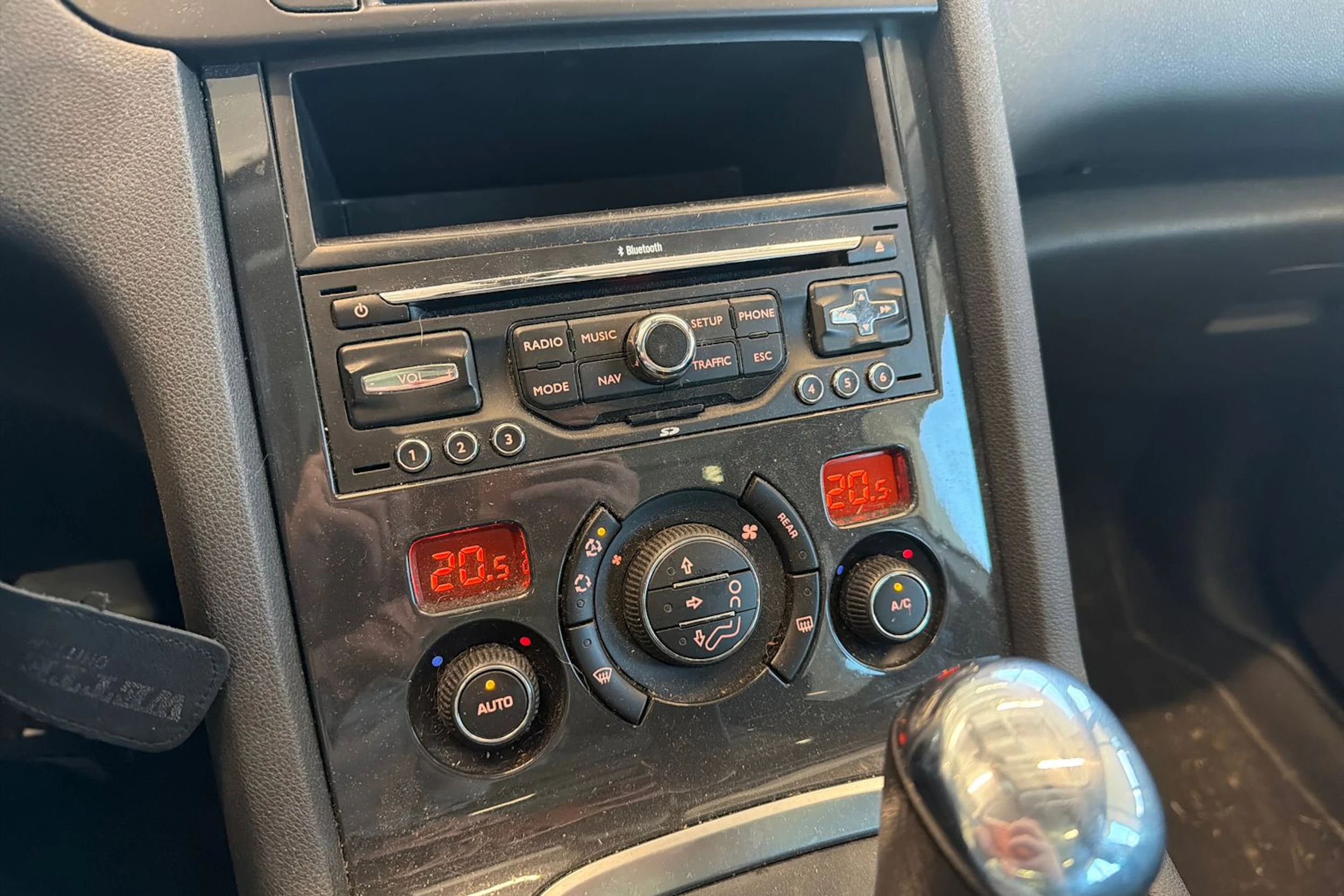 Valkoinen Peugeot 5008 2012 kuva 21.