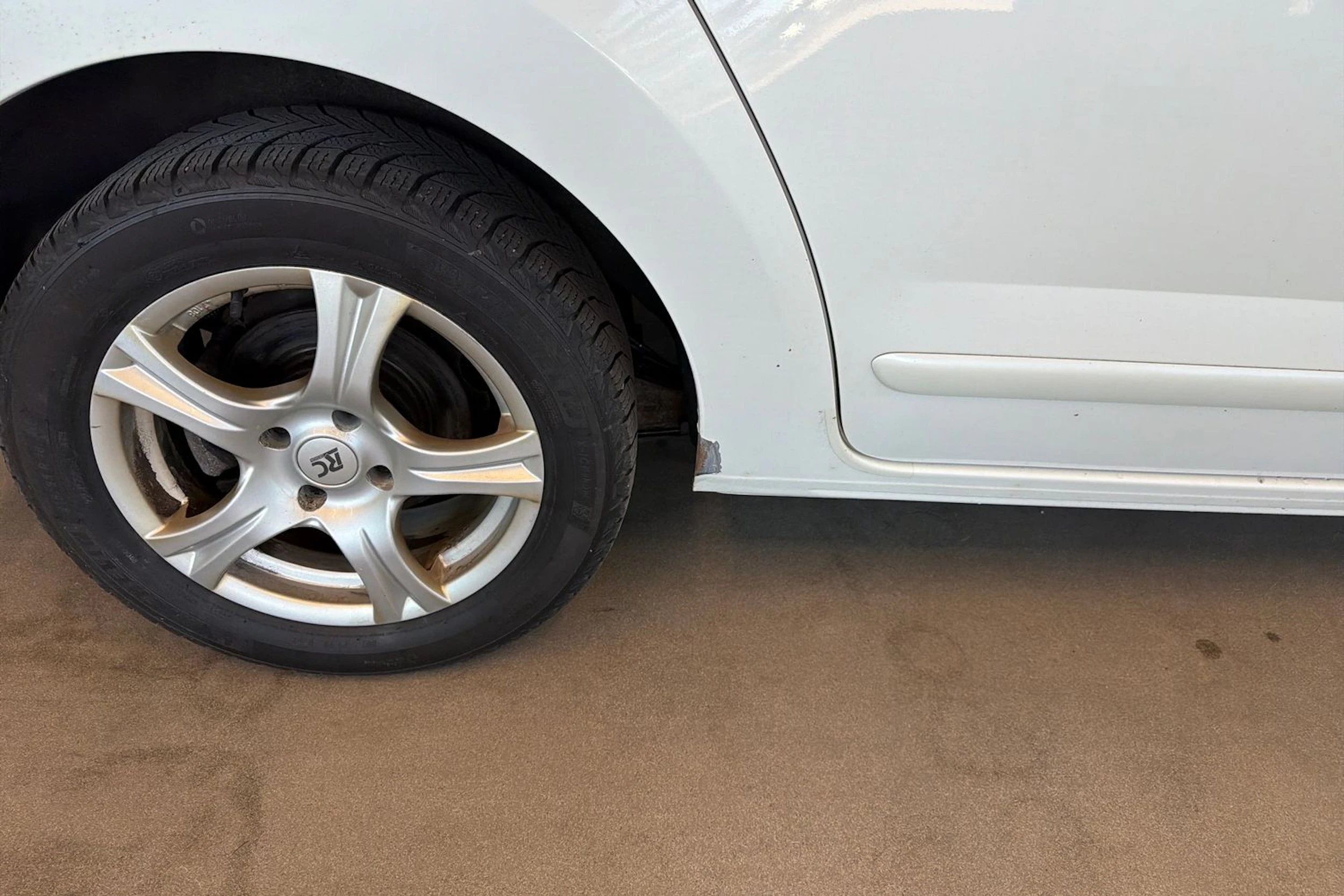 Valkoinen Peugeot 5008 2012 kuva 28.