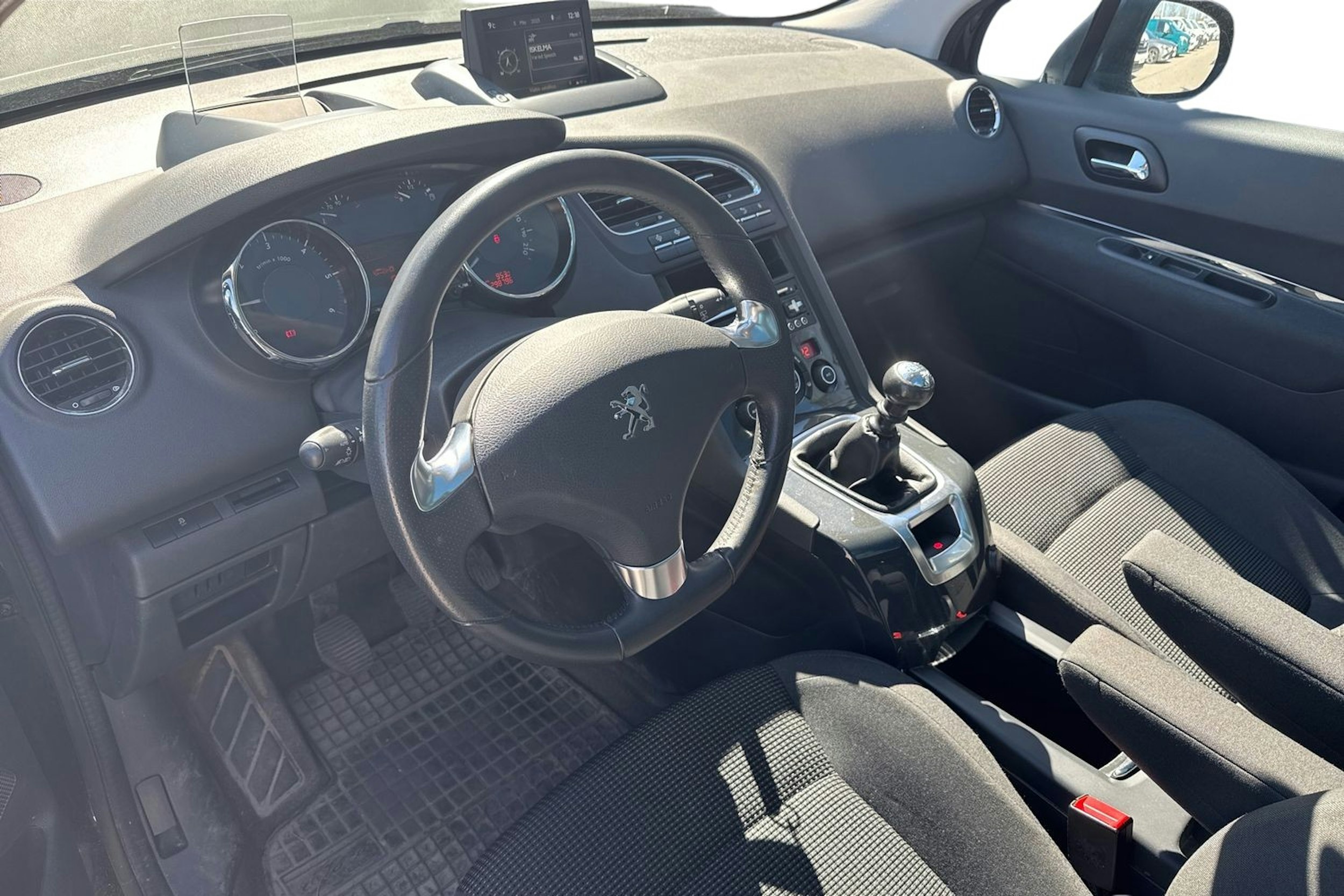 musta Peugeot 5008 2014 kuva 3.