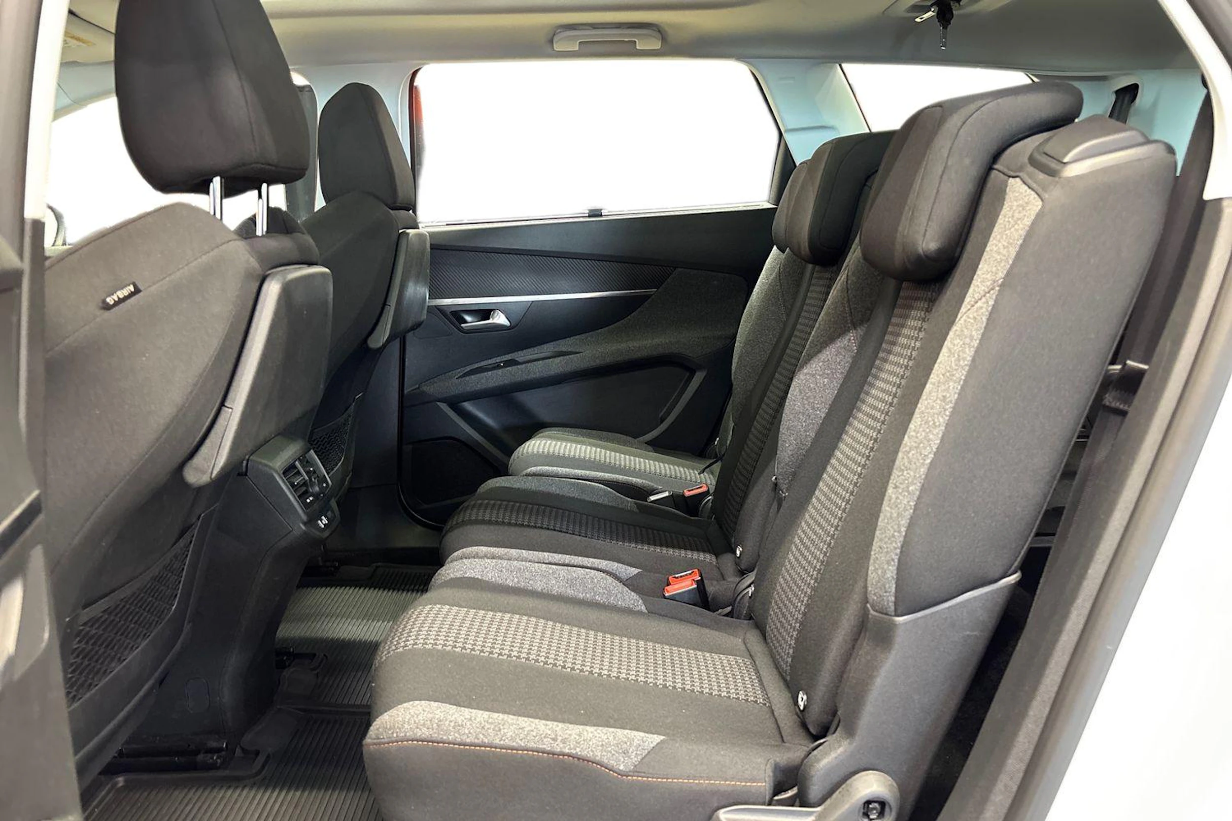 valkoinen Peugeot 5008 2017 kuva 8.