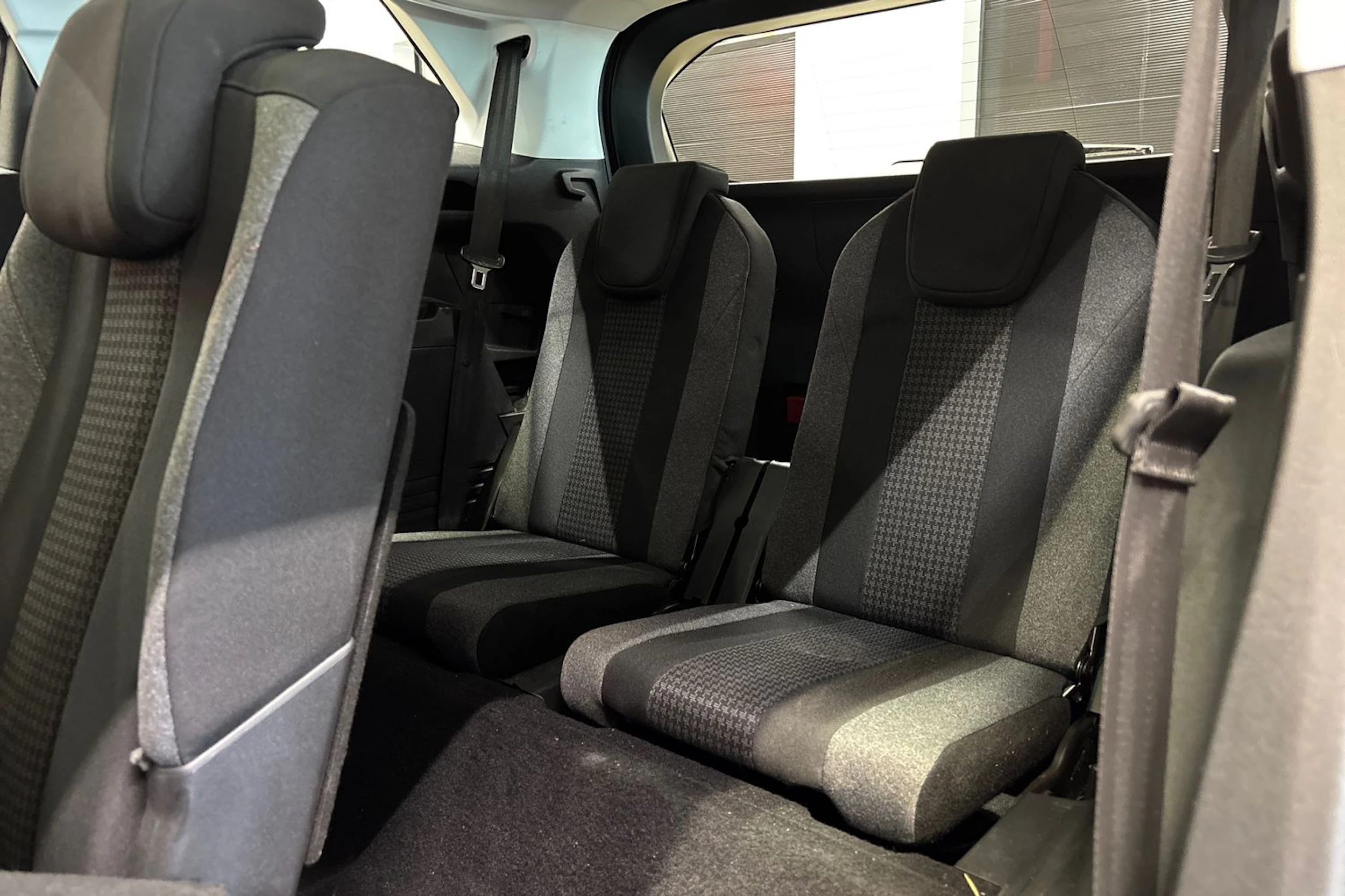 valkoinen Peugeot 5008 2017 kuva 11.