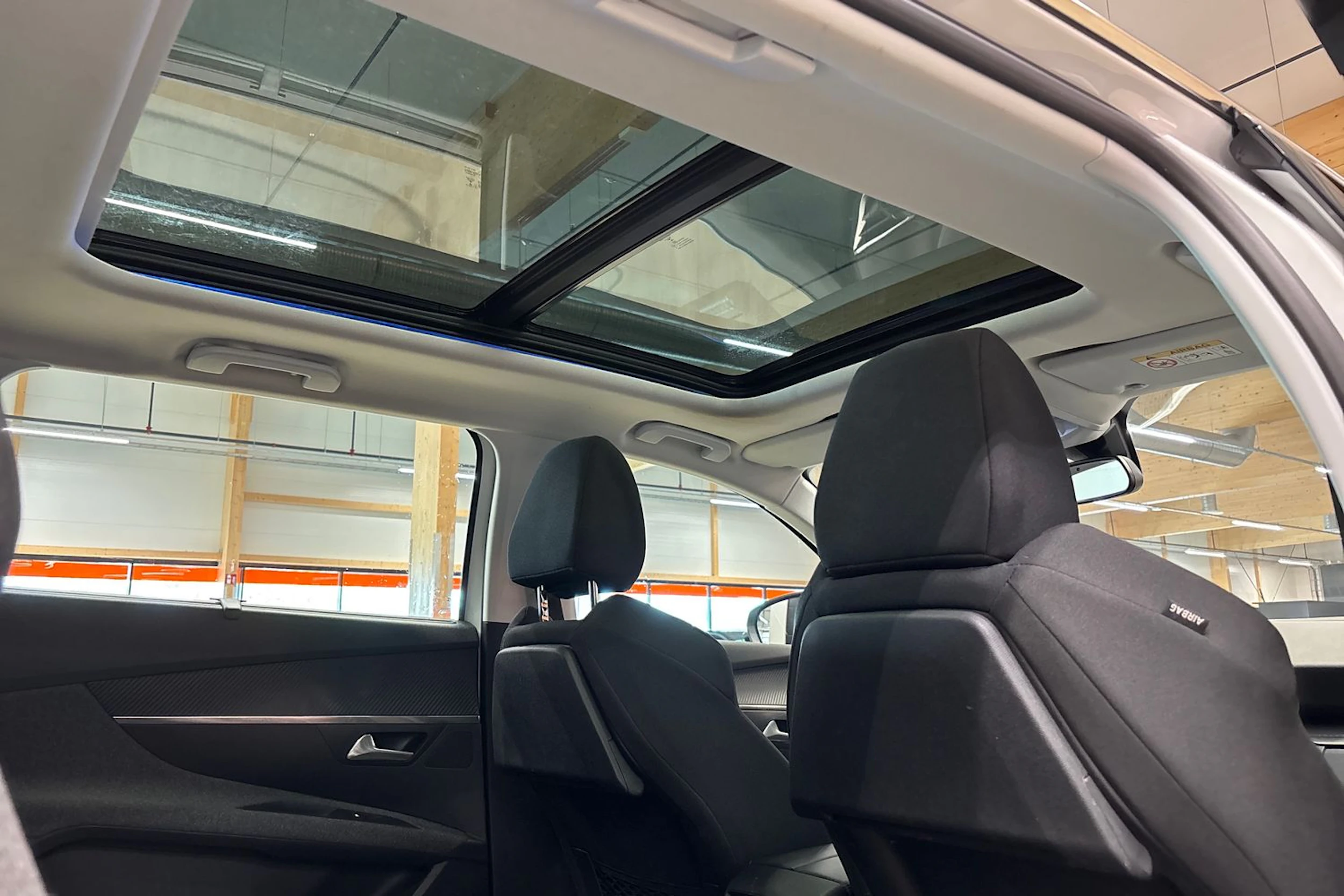 valkoinen Peugeot 5008 2017 kuva 14.