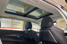 valkoinen Peugeot 5008 2017 kuva 14.