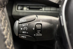 valkoinen Peugeot 5008 2017 kuva 18.