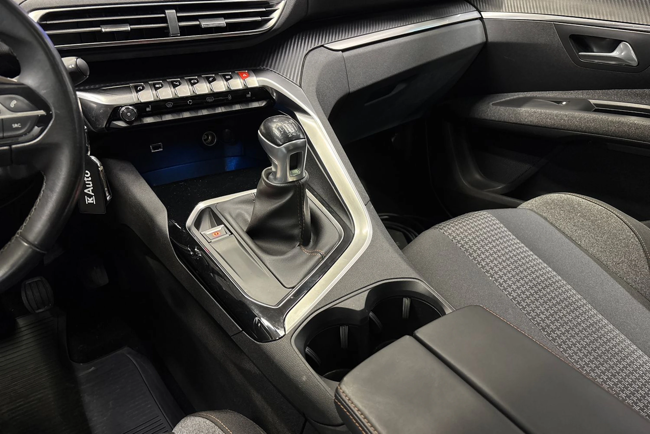 valkoinen Peugeot 5008 2017 kuva 27.
