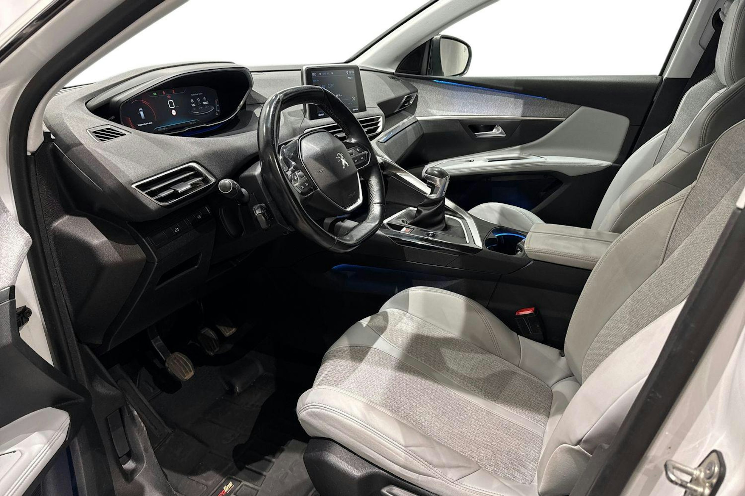 valkoinen Peugeot 5008 2018 kuva 7.