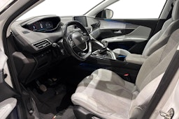 valkoinen Peugeot 5008 2018 kuva 7.