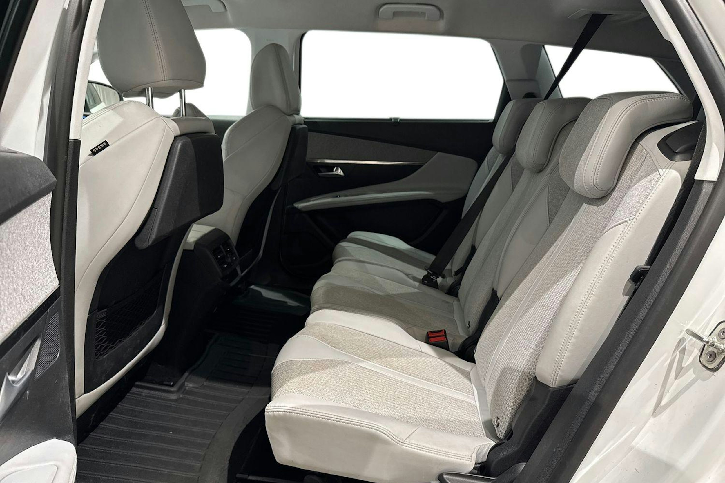 valkoinen Peugeot 5008 2018 kuva 10.