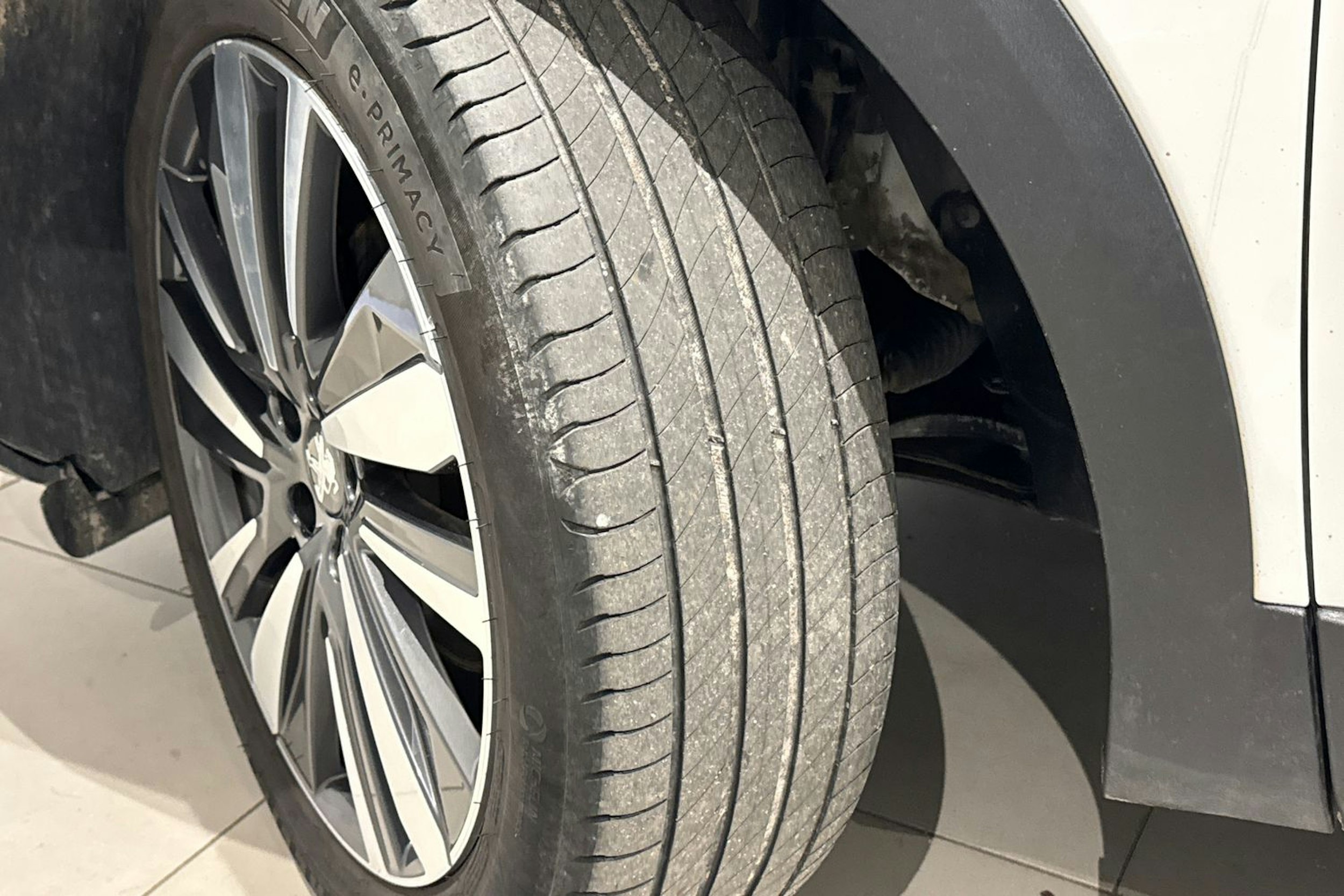 valkoinen Peugeot 5008 2018 kuva 13.