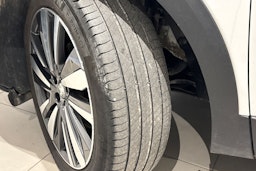 valkoinen Peugeot 5008 2018 kuva 13.