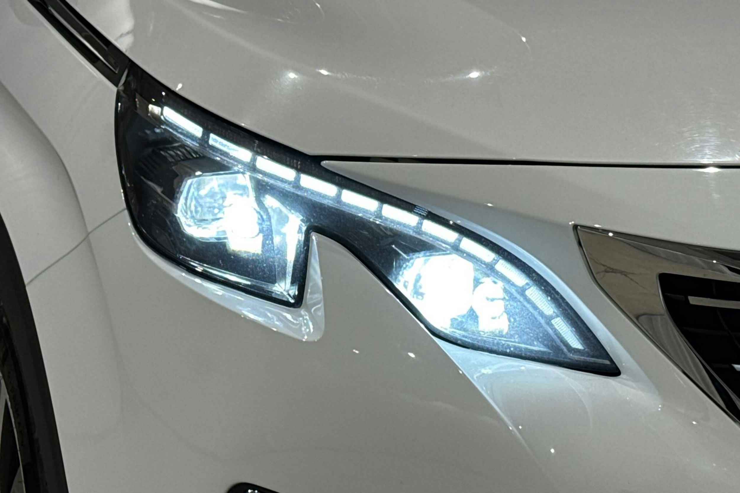 valkoinen Peugeot 5008 2018 kuva 15.