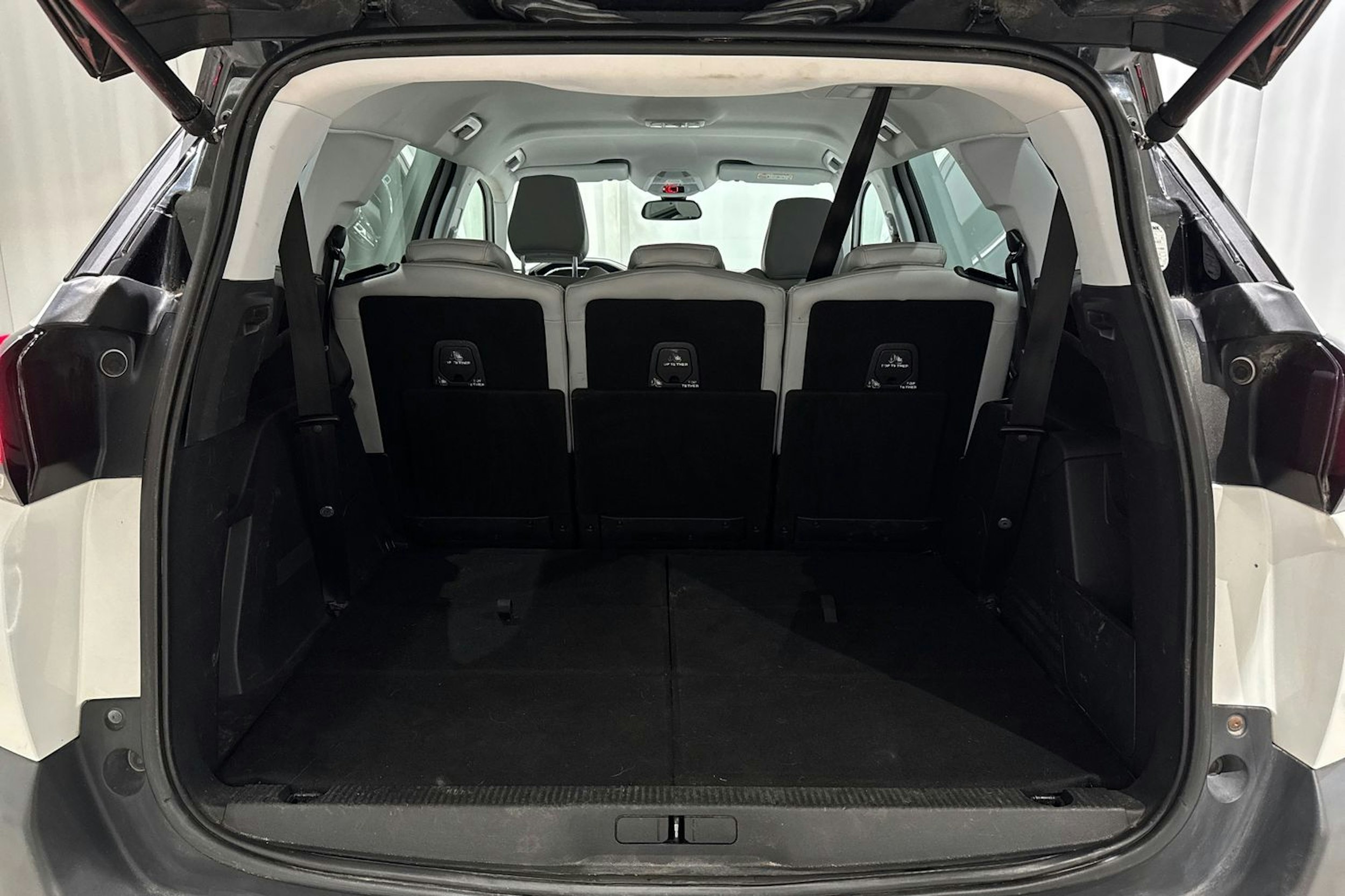 valkoinen Peugeot 5008 2018 kuva 18.