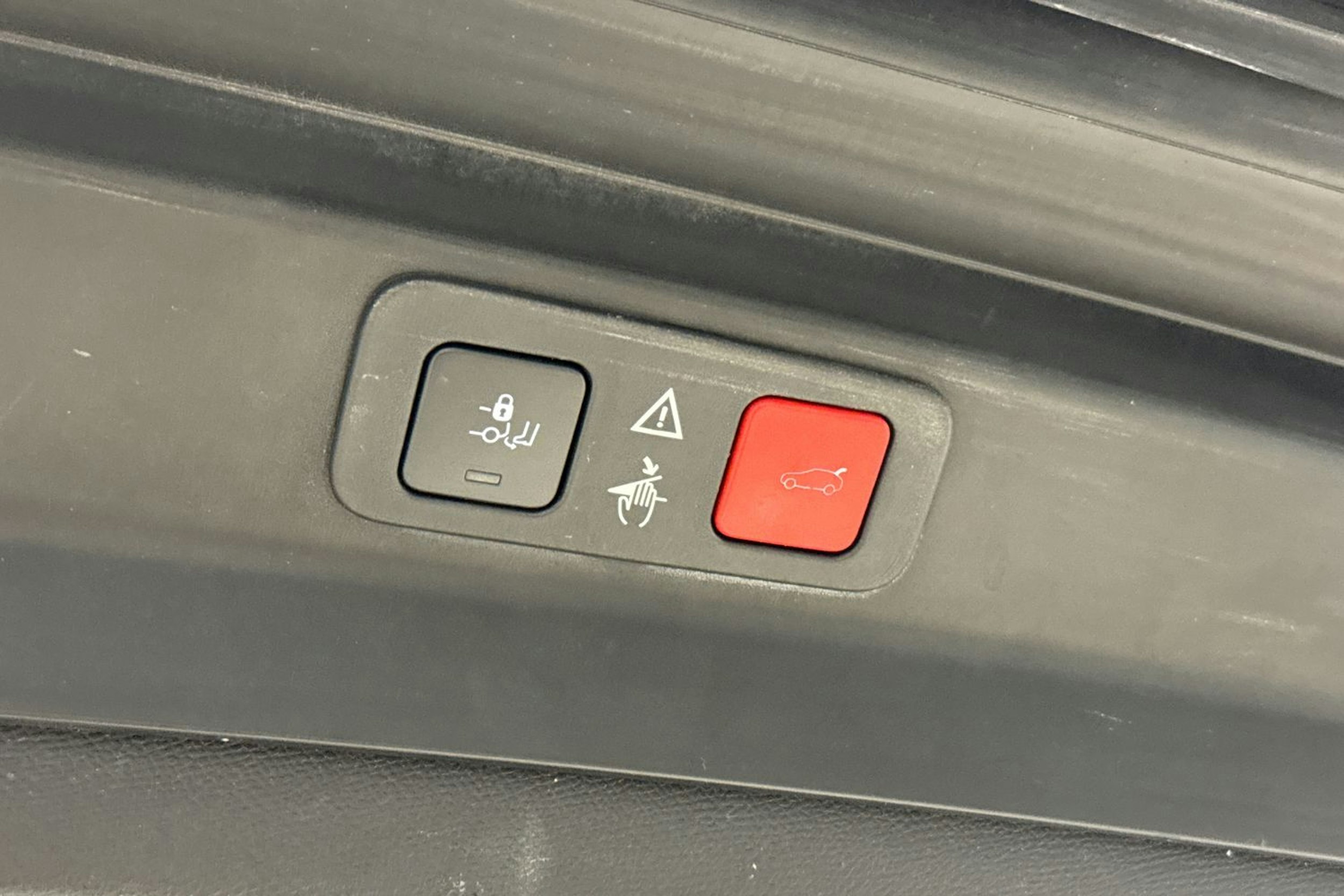 valkoinen Peugeot 5008 2018 kuva 19.