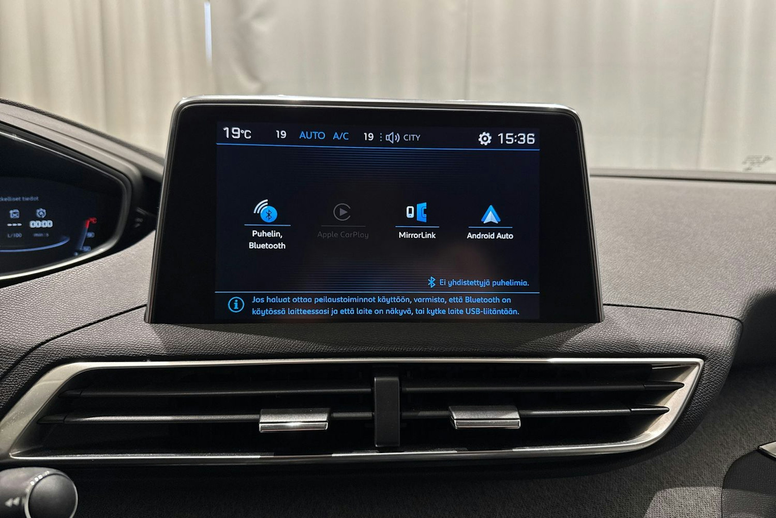 valkoinen Peugeot 5008 2018 kuva 26.