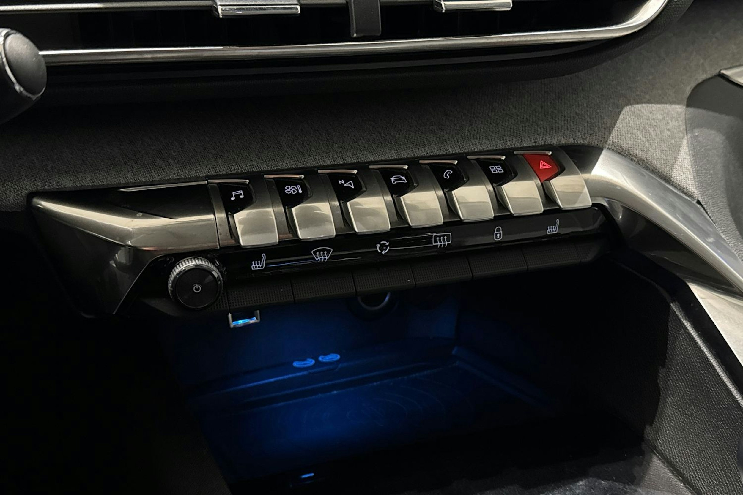 valkoinen Peugeot 5008 2018 kuva 27.