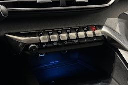 valkoinen Peugeot 5008 2018 kuva 27.