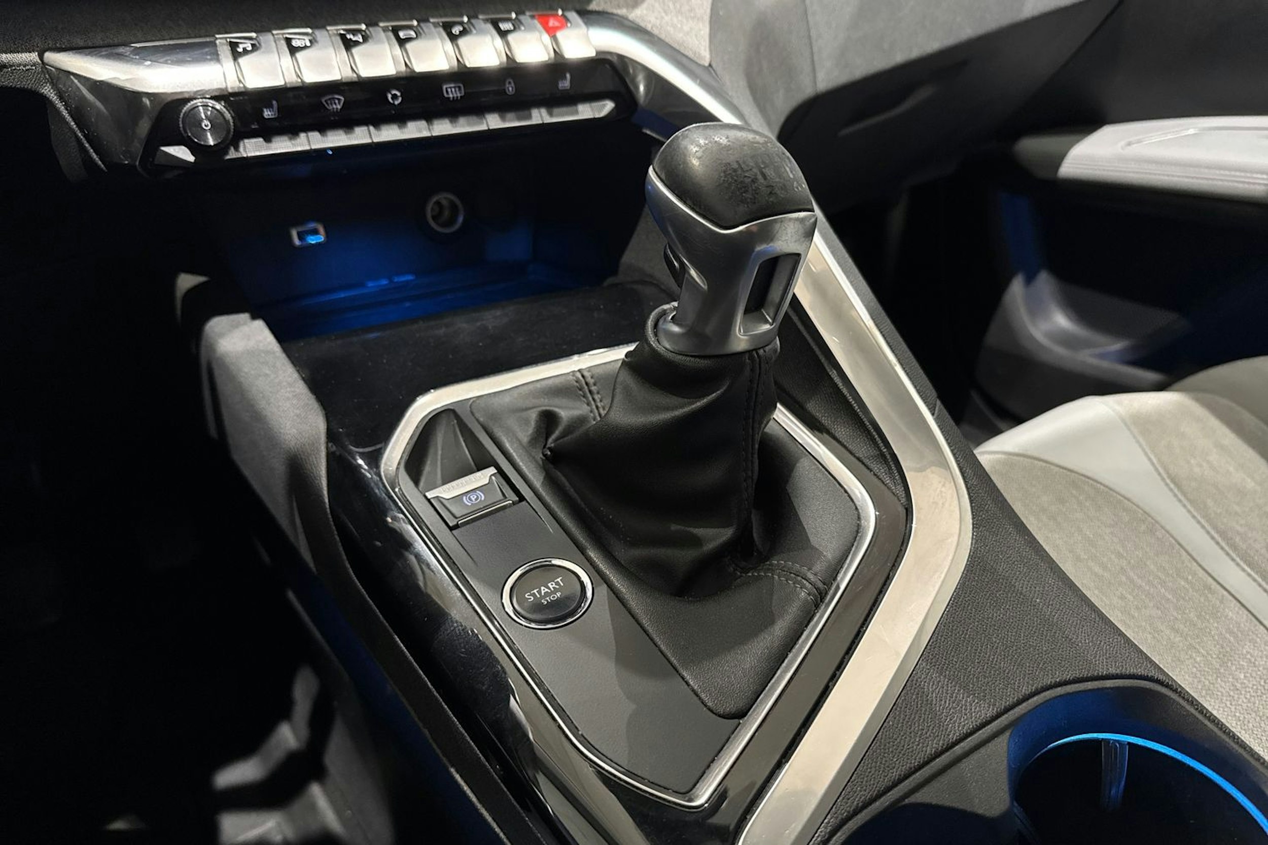 valkoinen Peugeot 5008 2018 kuva 28.