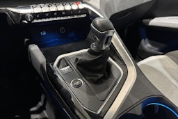 valkoinen Peugeot 5008 2018 kuva 28.