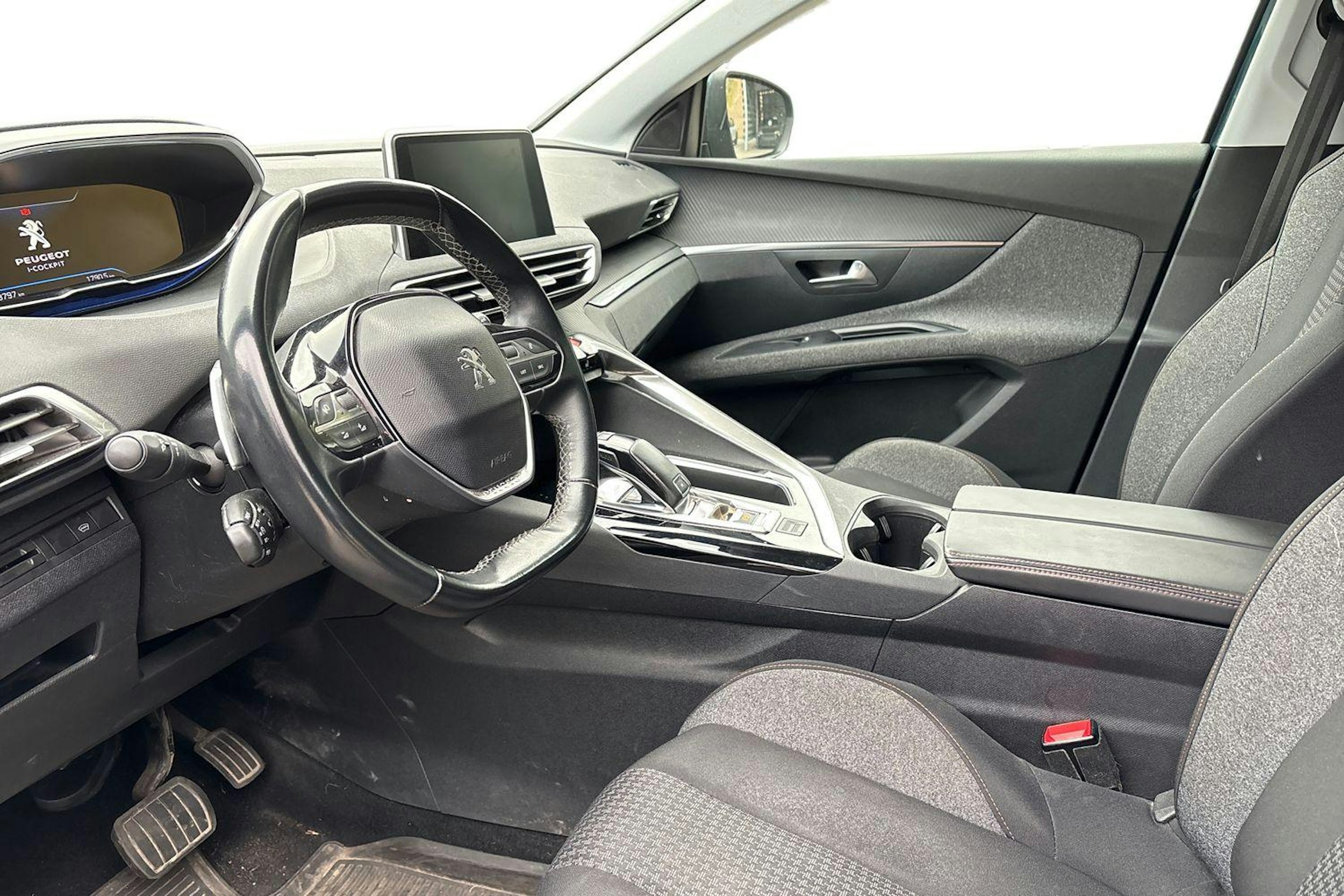sininen Peugeot 5008 2018 kuva 3.