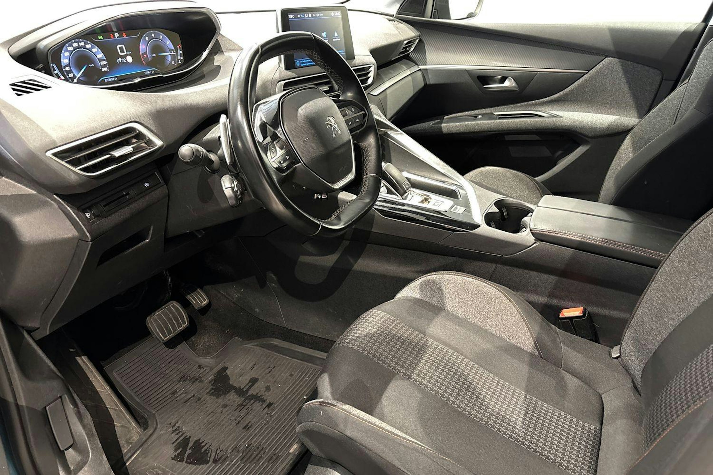 sininen Peugeot 5008 2018 kuva 7.