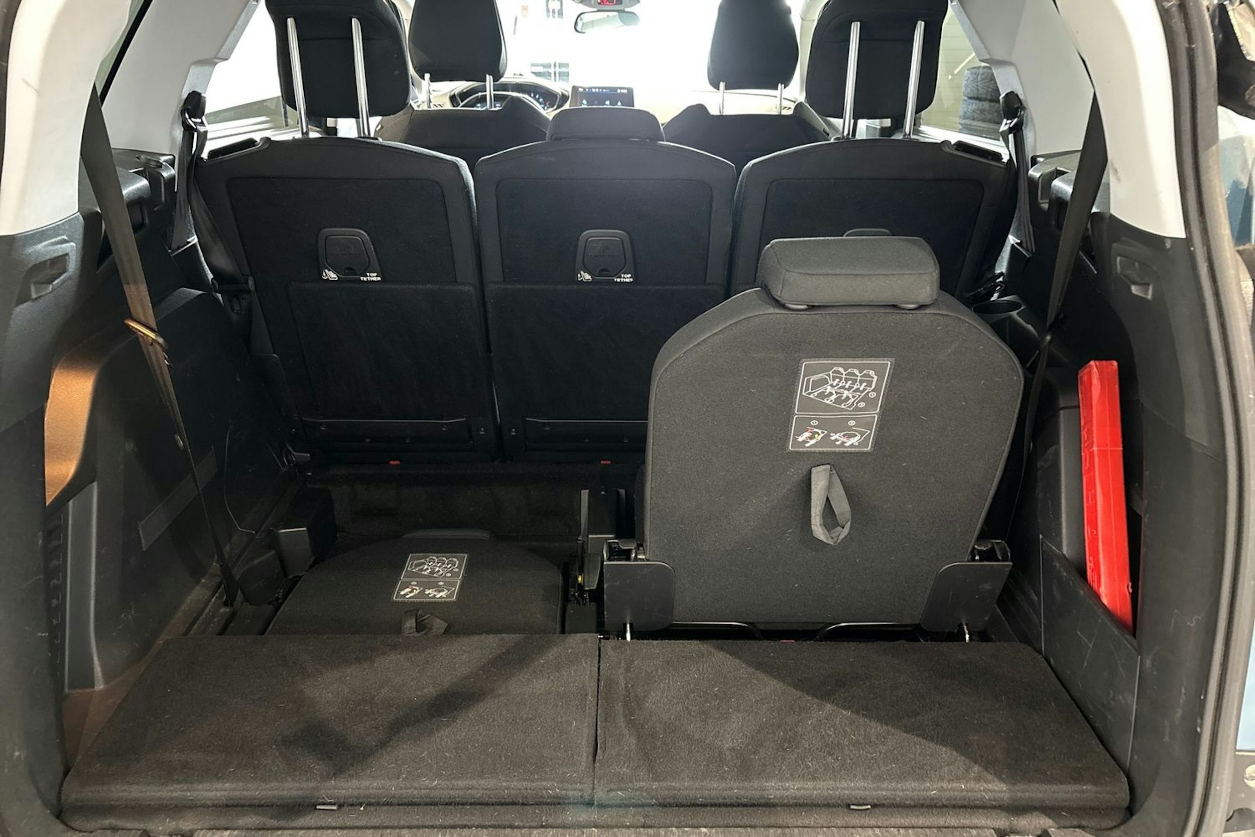 sininen Peugeot 5008 2018 kuva 17.