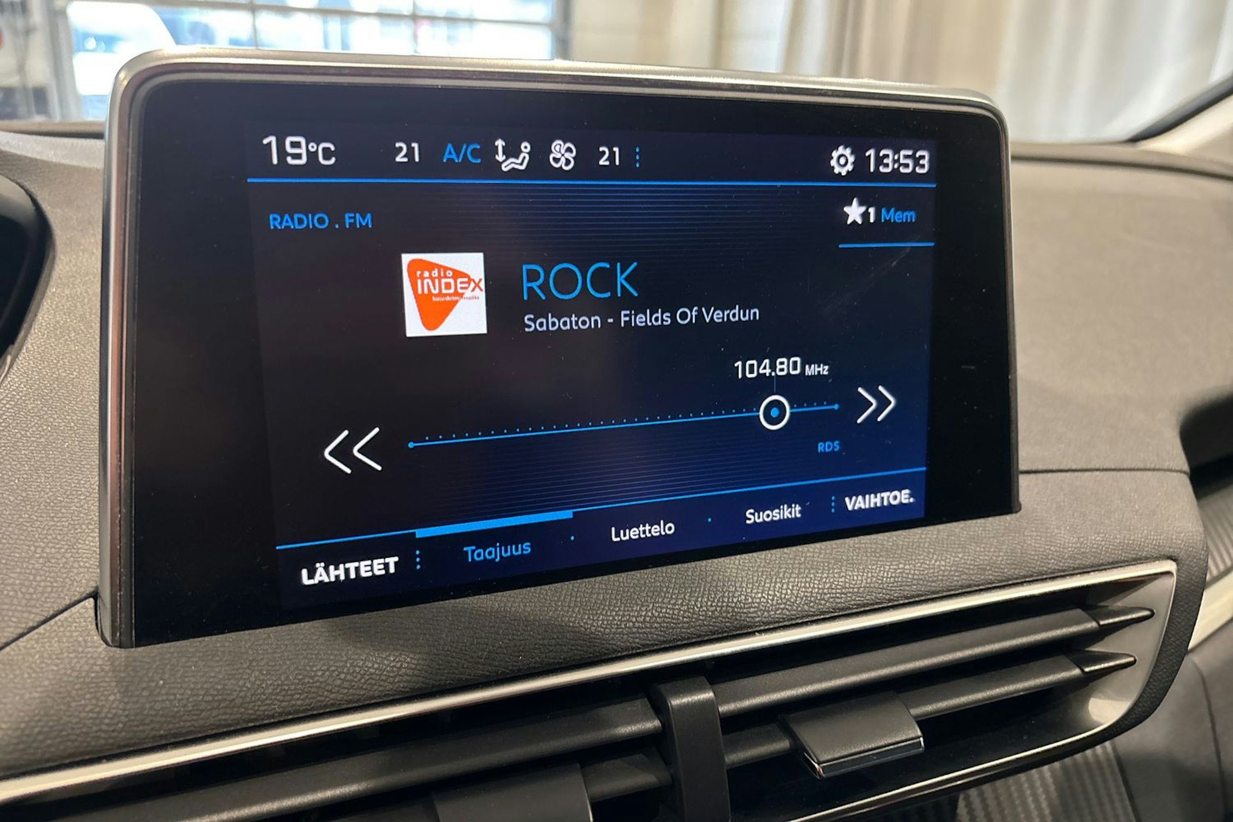 sininen Peugeot 5008 2018 kuva 26.