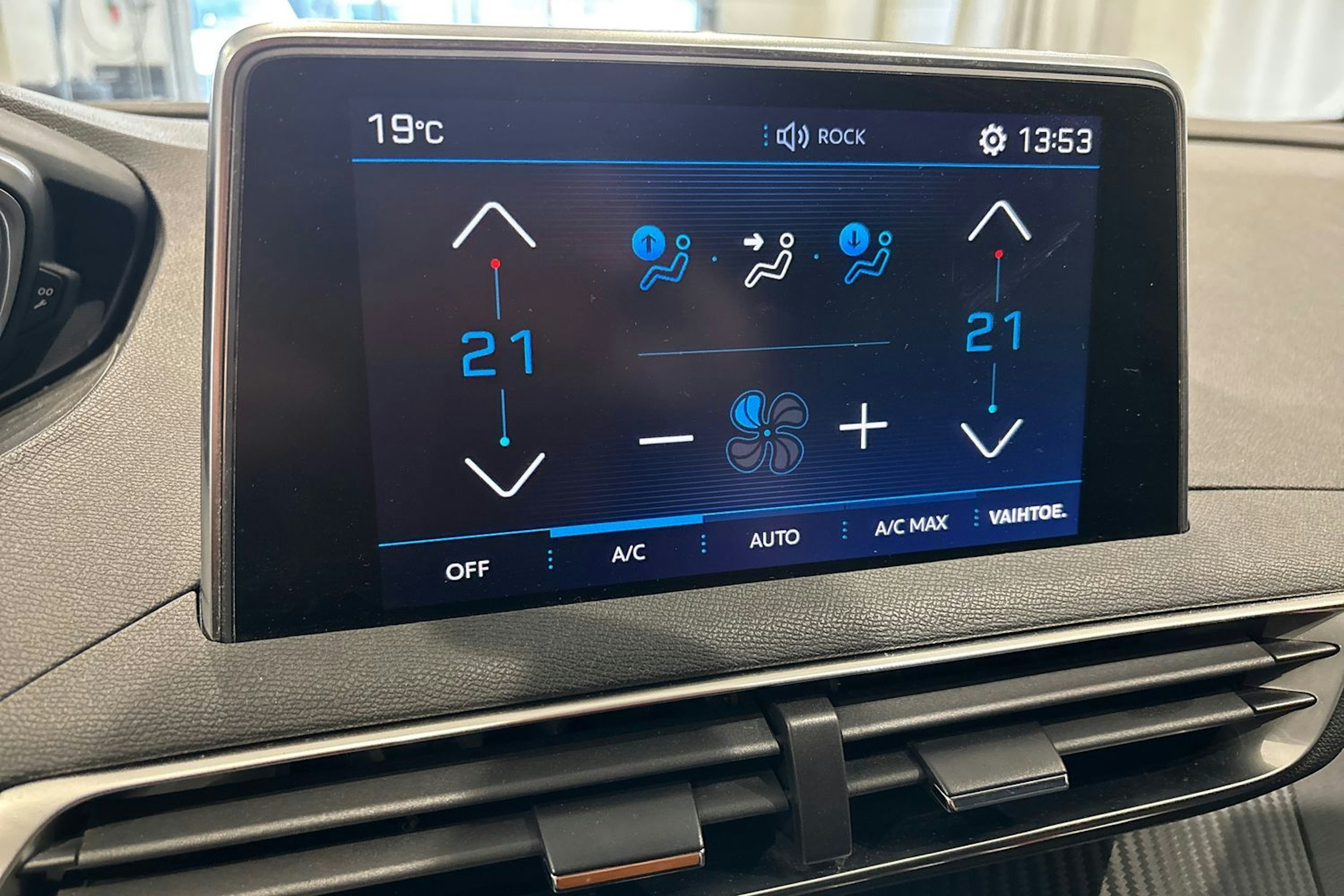 sininen Peugeot 5008 2018 kuva 27.