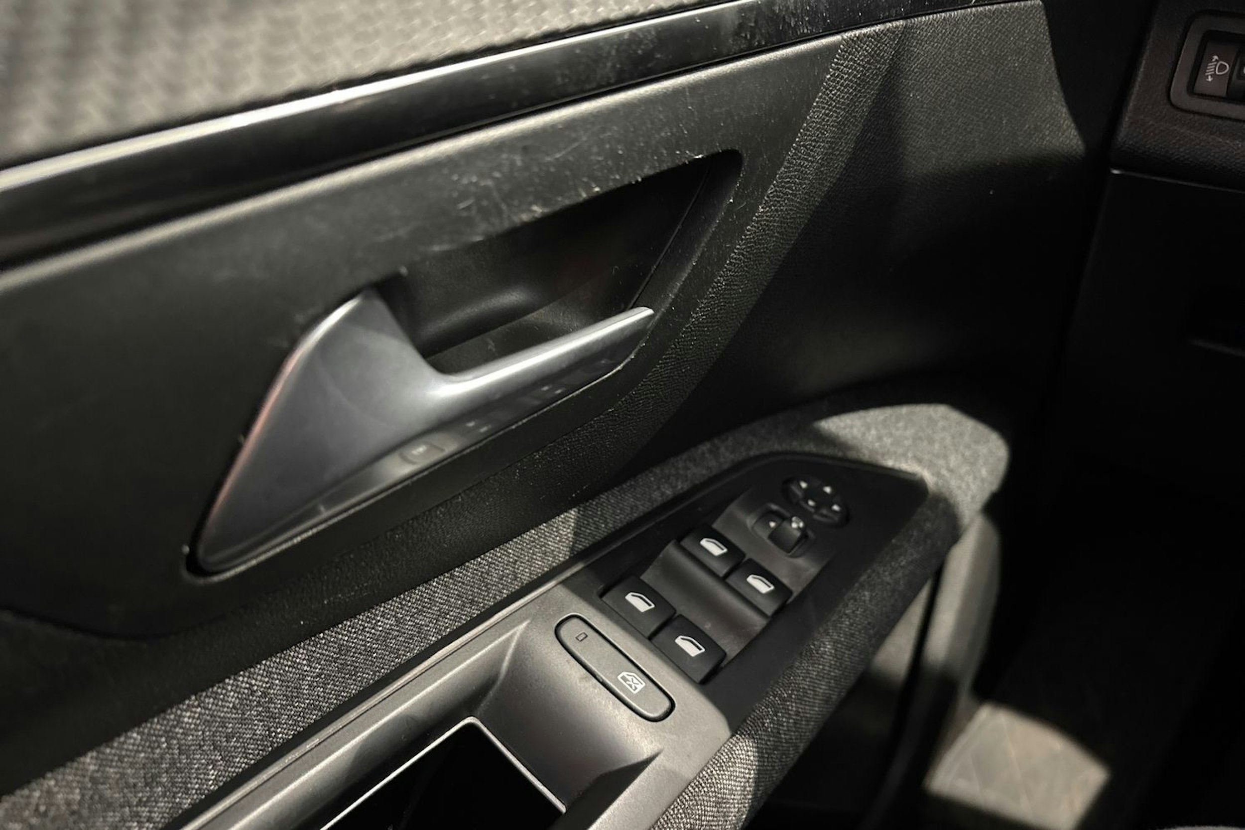 sininen Peugeot 5008 2018 kuva 33.