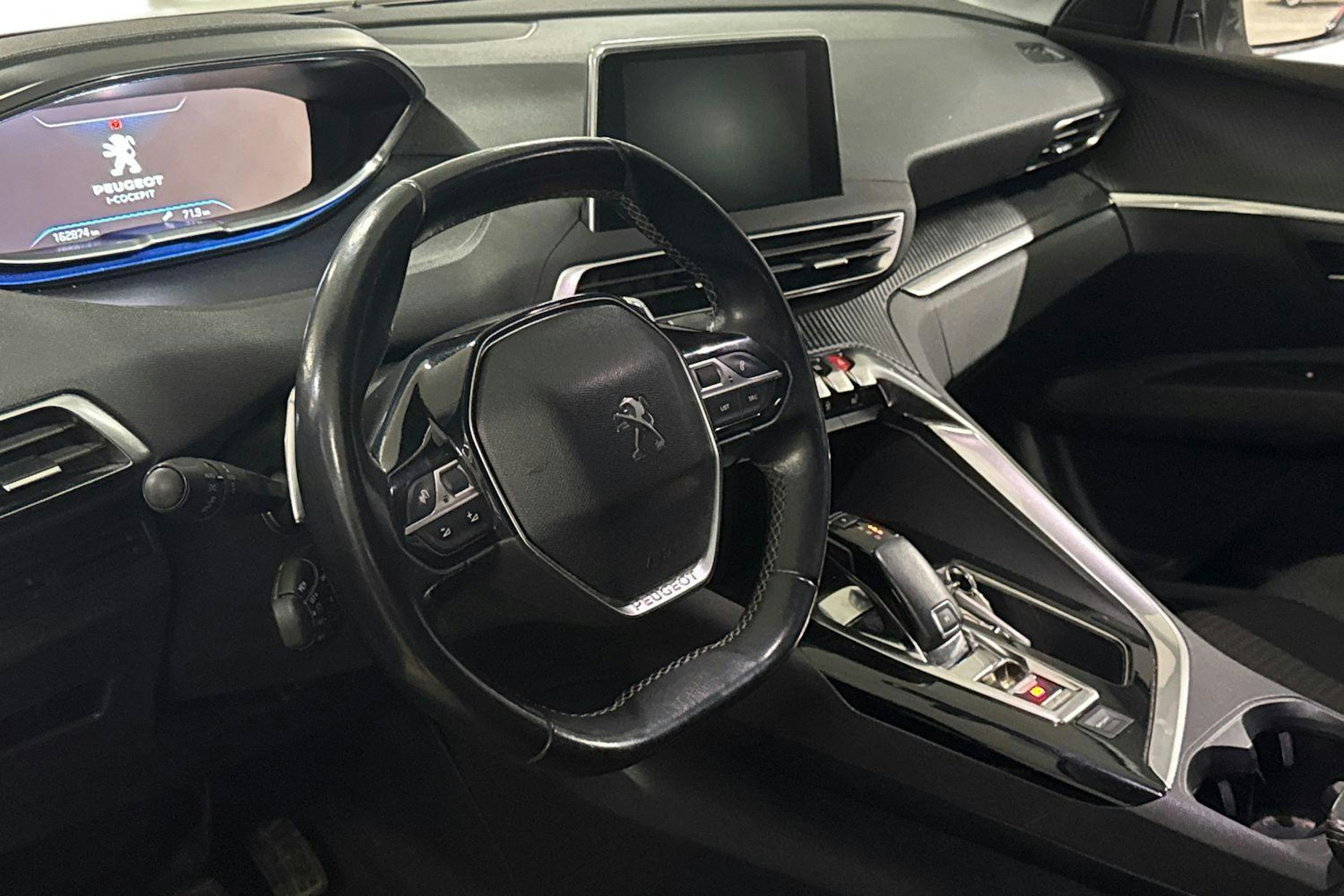 Valkoinen Peugeot 5008 2018 kuva 3.