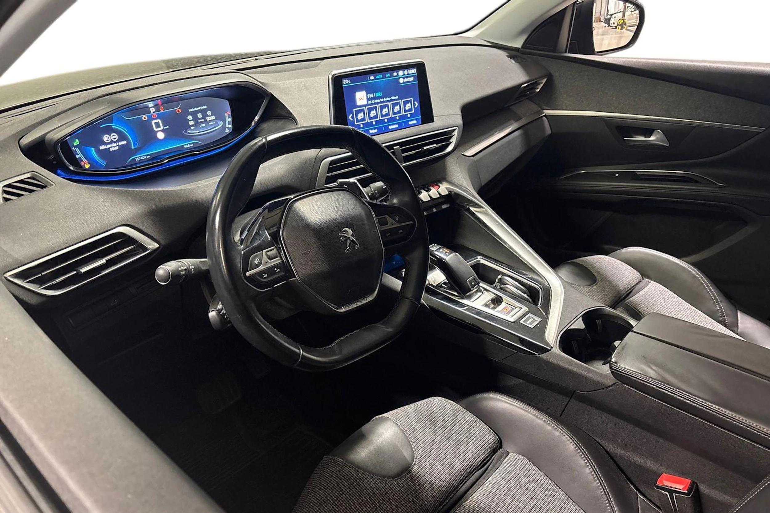 harmaa Peugeot 5008 2018 kuva 3.
