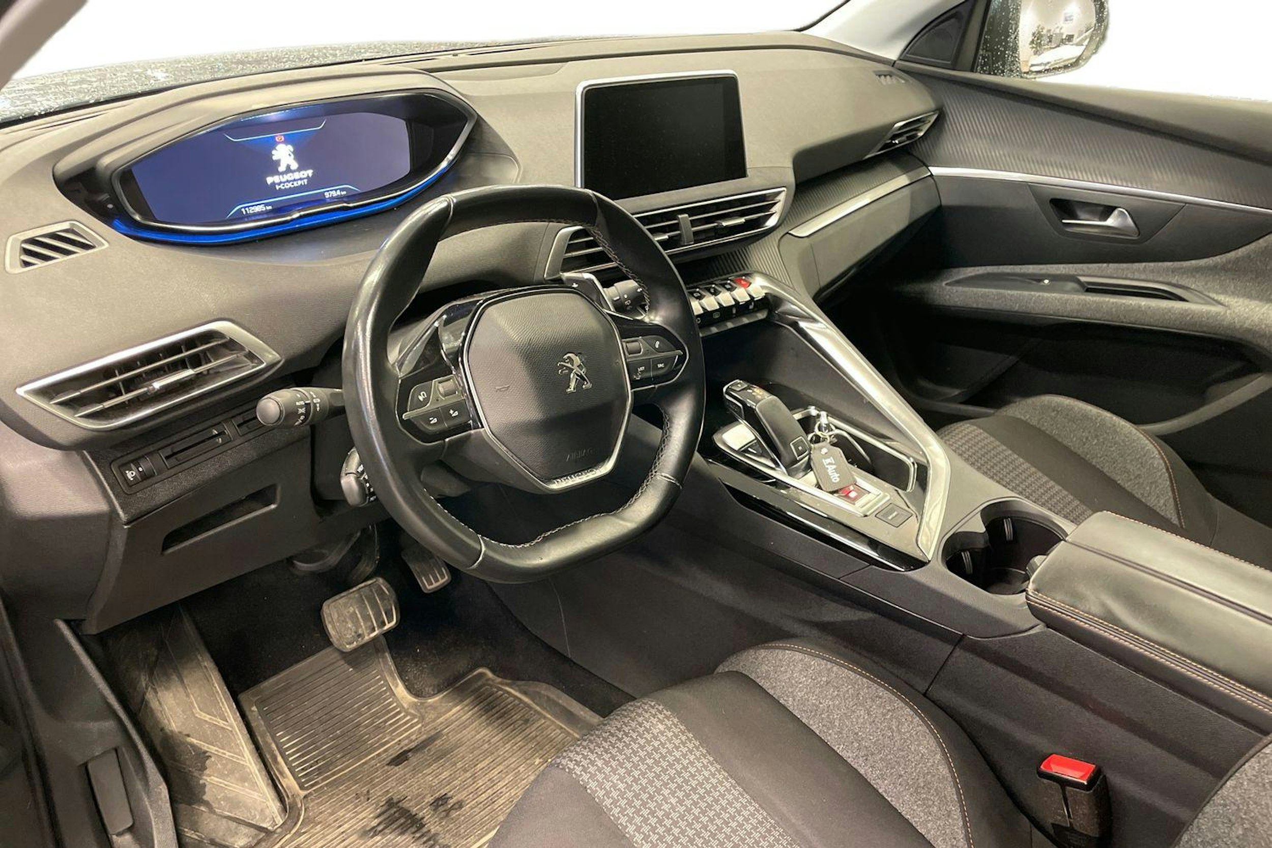 Harmaa Peugeot 5008 2018 kuva 3.