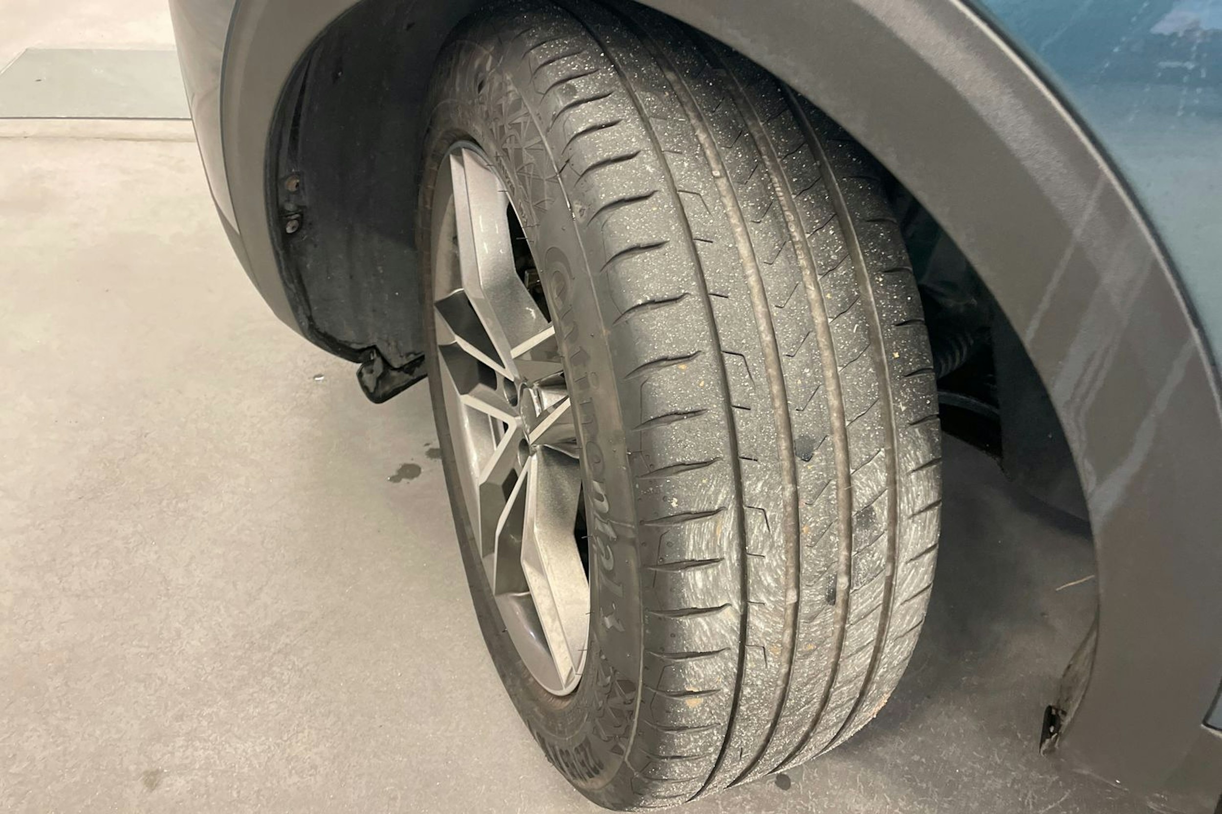Harmaa Peugeot 5008 2018 kuva 13.