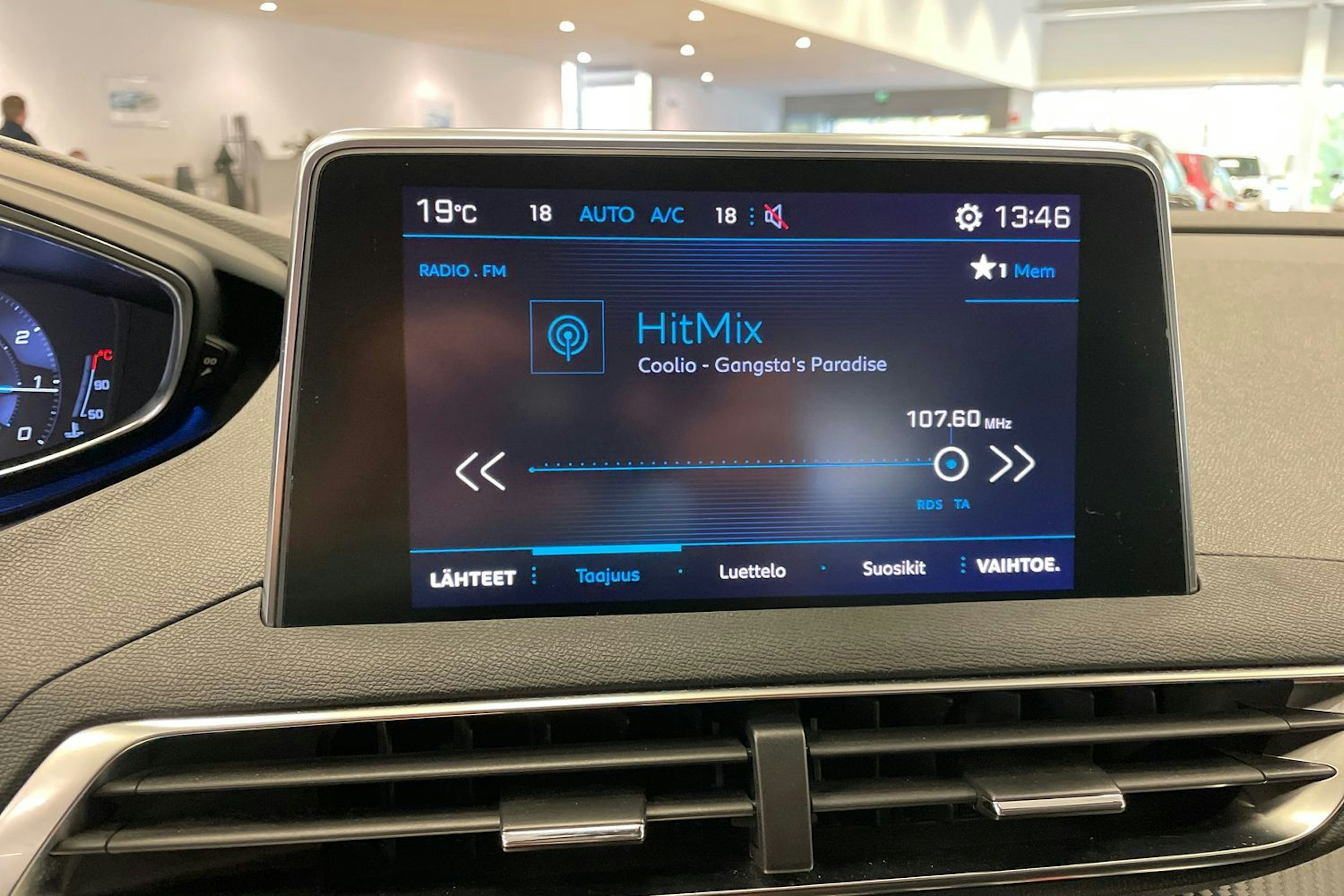 Harmaa Peugeot 5008 2018 kuva 15.