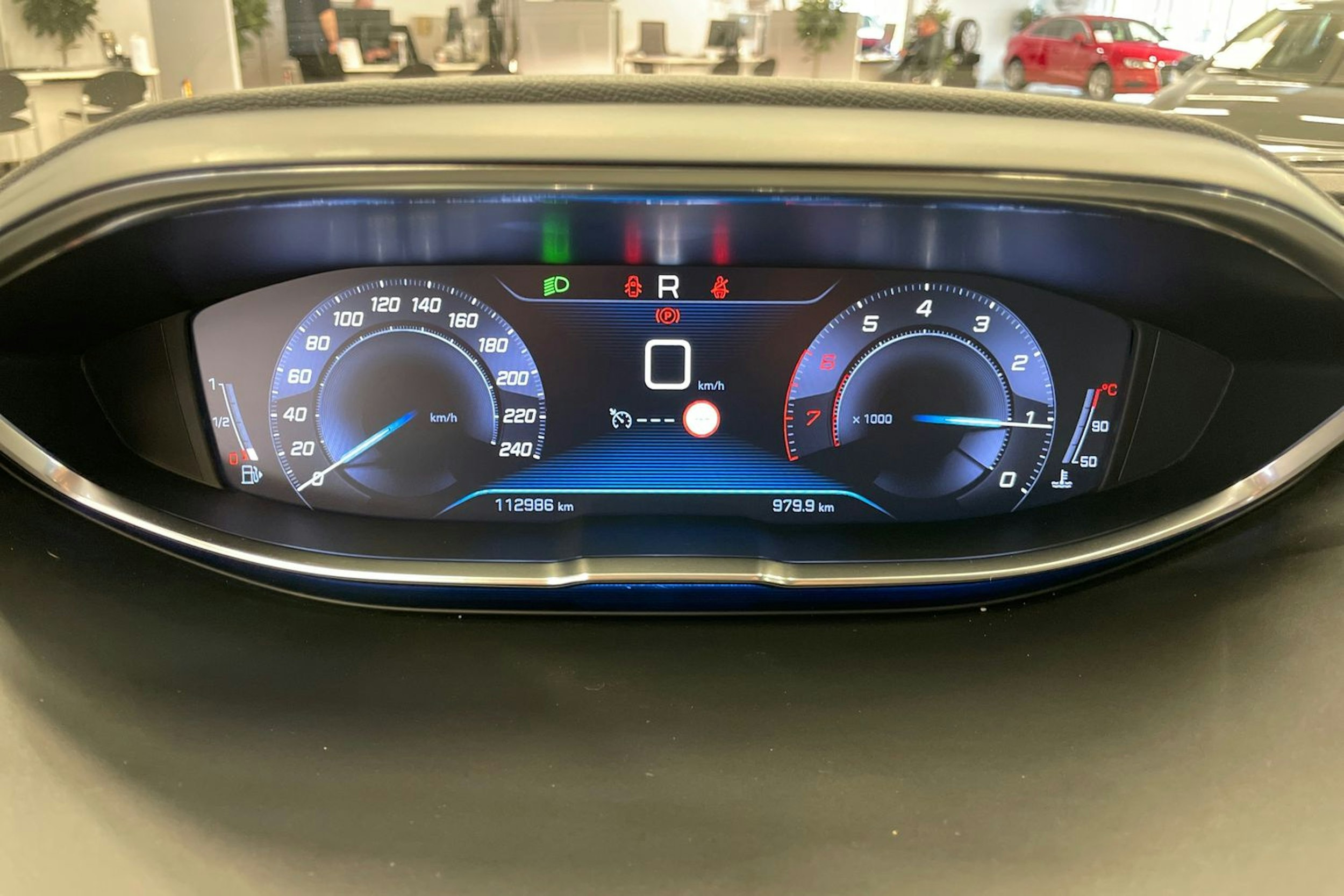 Harmaa Peugeot 5008 2018 kuva 17.