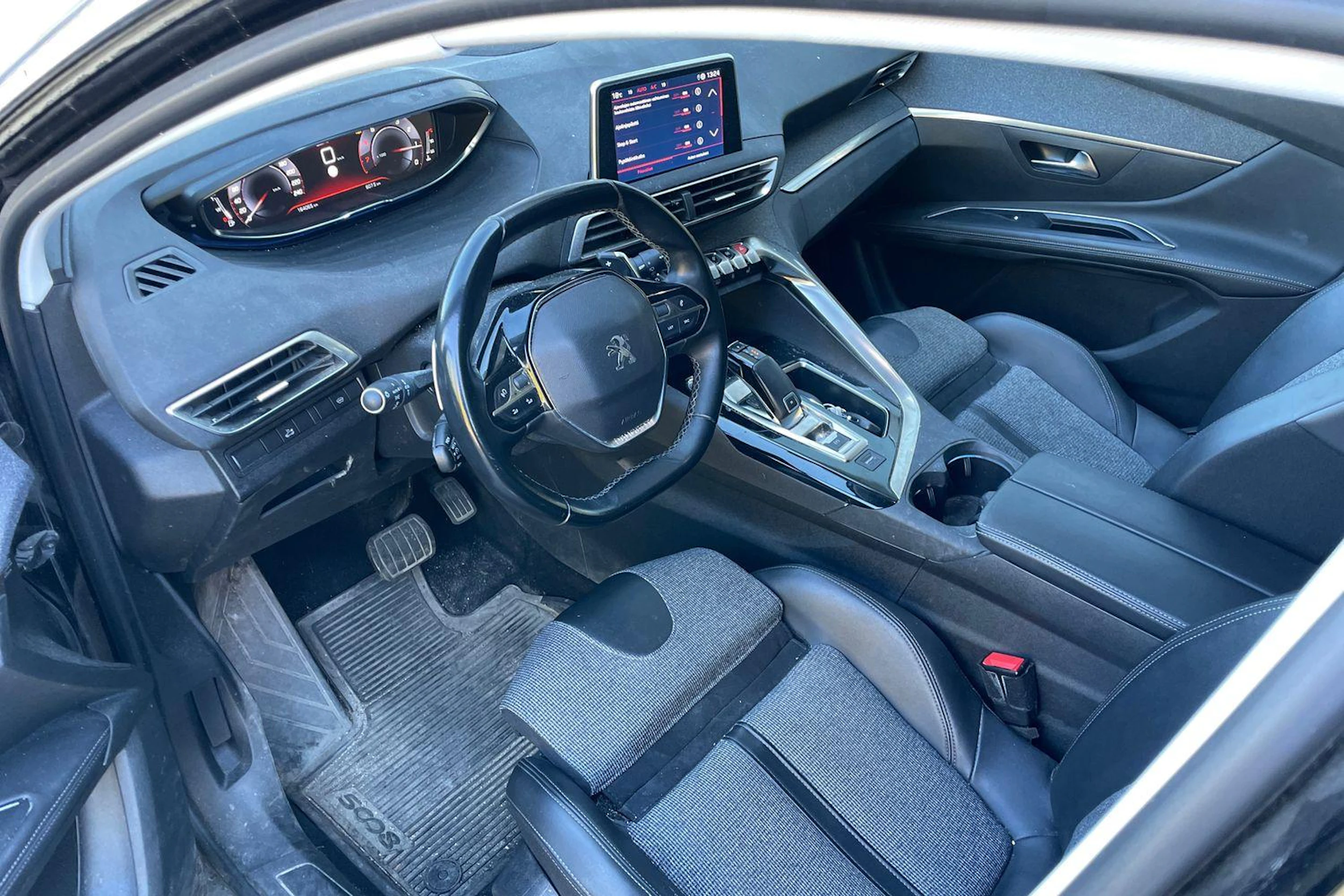 Musta Peugeot 5008 2019 kuva 3.