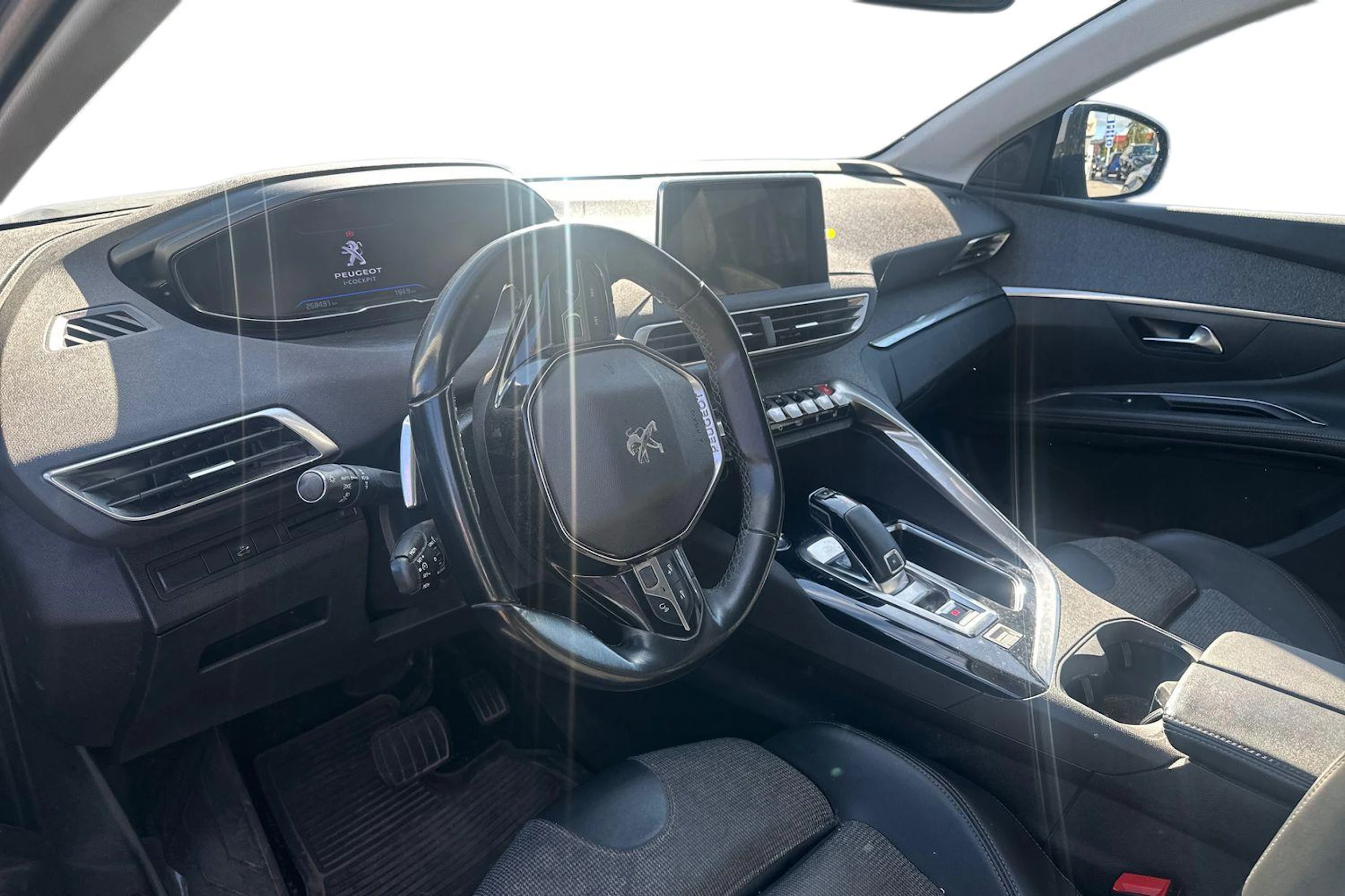 Harmaa Peugeot 5008 2019 kuva 3.