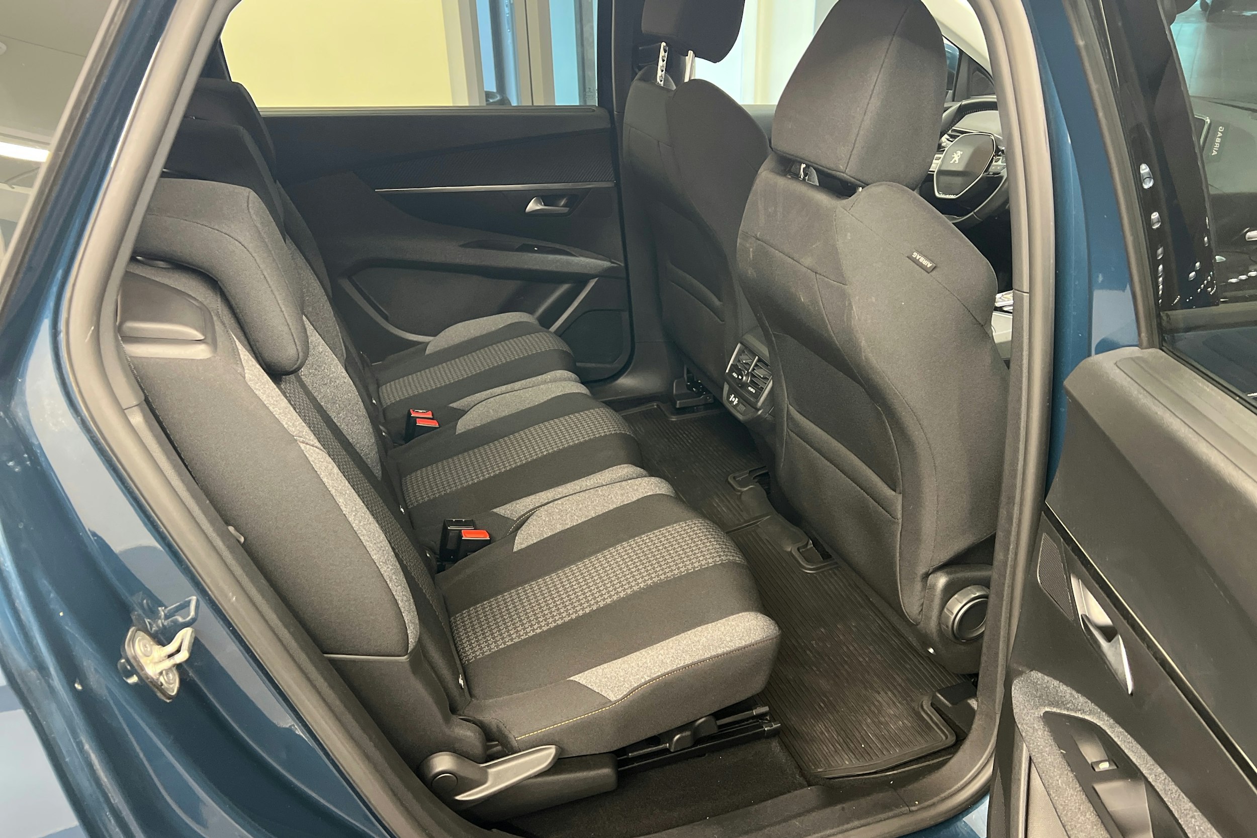 sininen Peugeot 5008 2021 kuva 16.