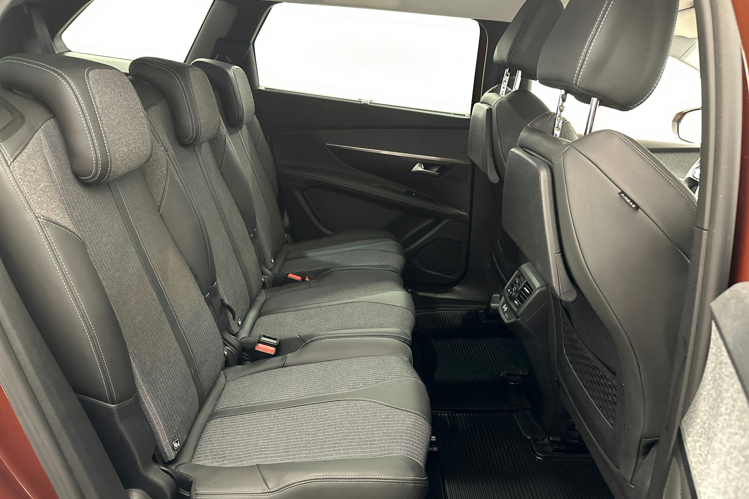 ruskea (beige) Peugeot 5008 2021 kuva 13.
