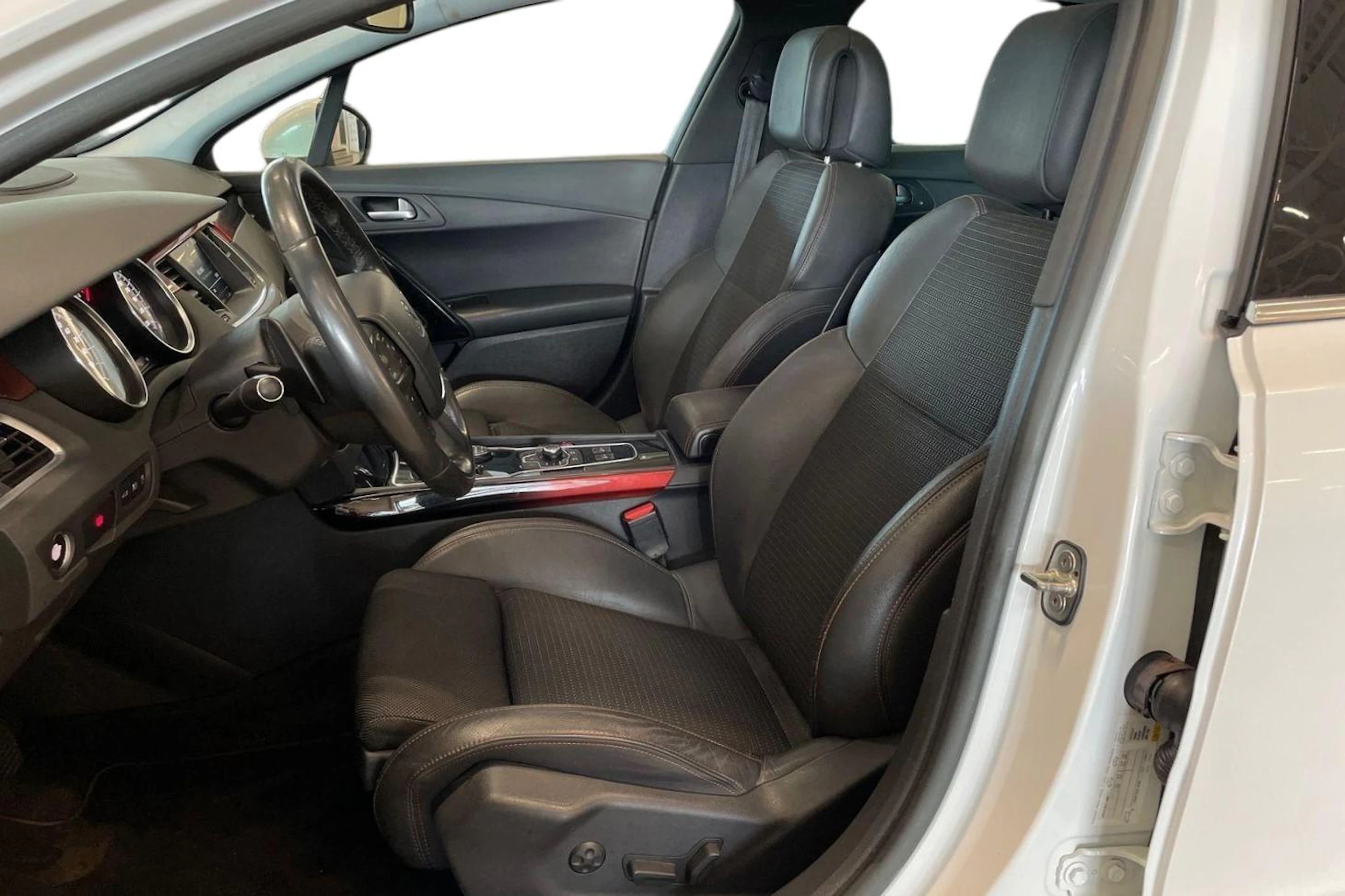 valkoinen Peugeot 508 2014 kuva 6.